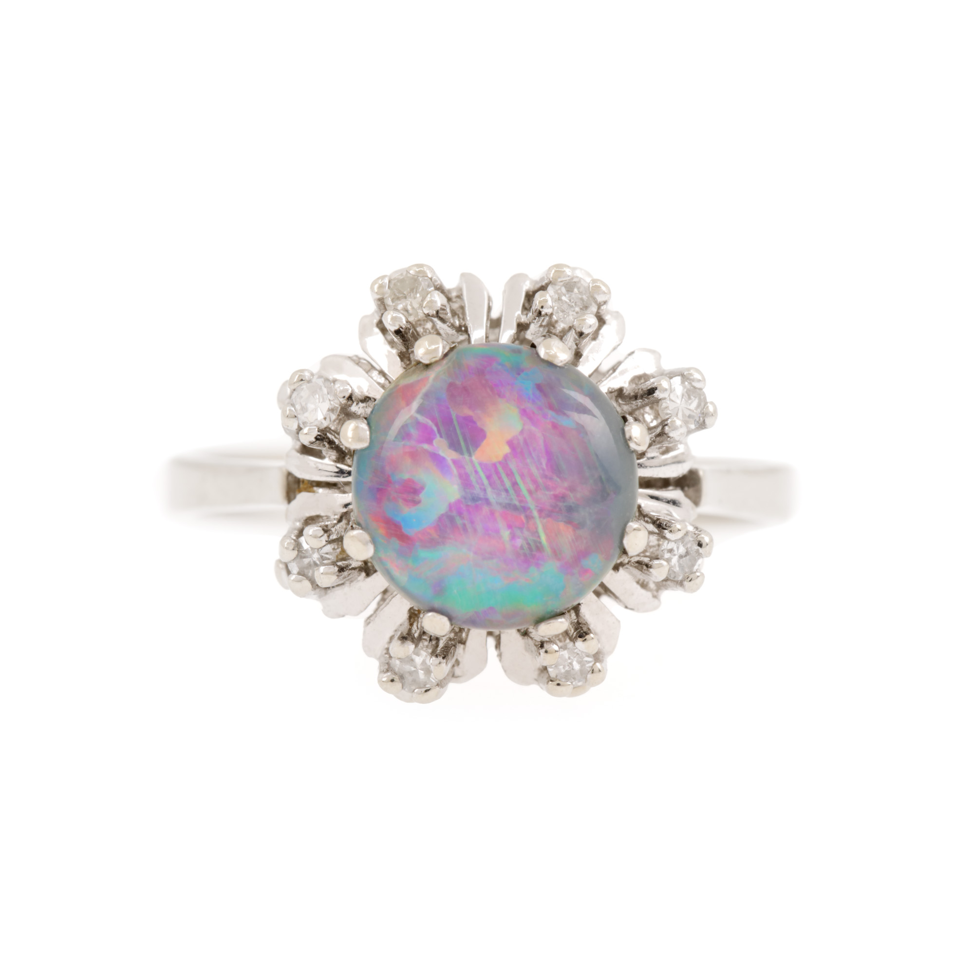 Inel din aur alb, decorat cu opal anturat de diamante