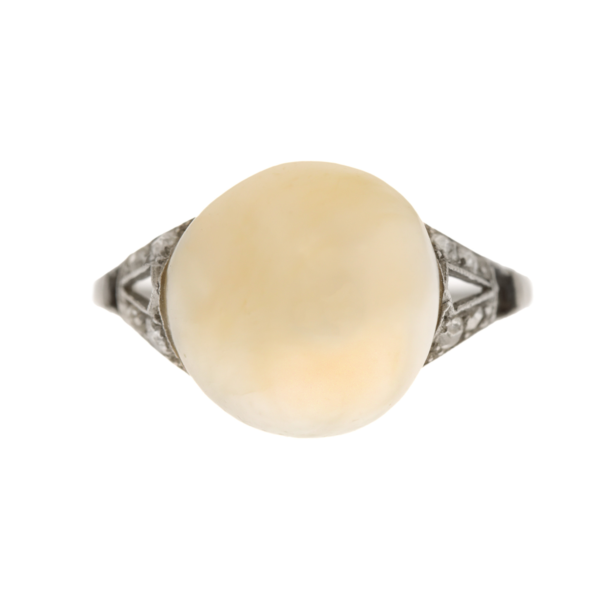 Inel Art Deco din platină, decorat cu perlă barocă și diamante