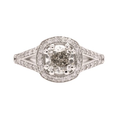 White gold ring decorated with diamonds, accompanied by an AIG gemological certificate