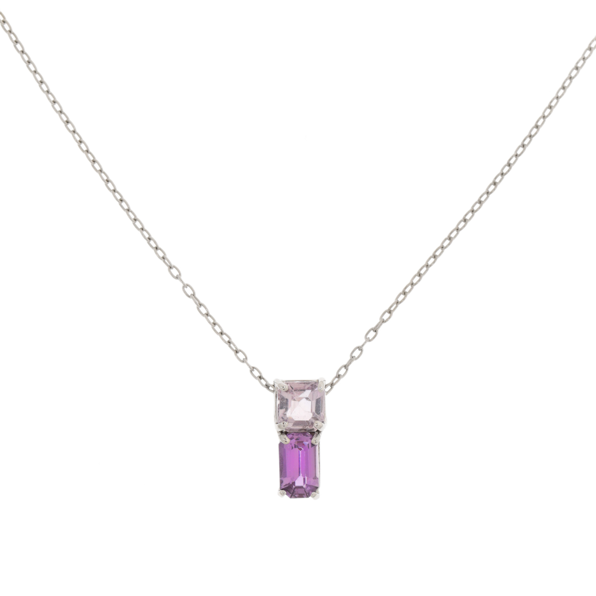 White gold chain with sapphire pendant, accompanied by ALGT+IGI gemological certificate