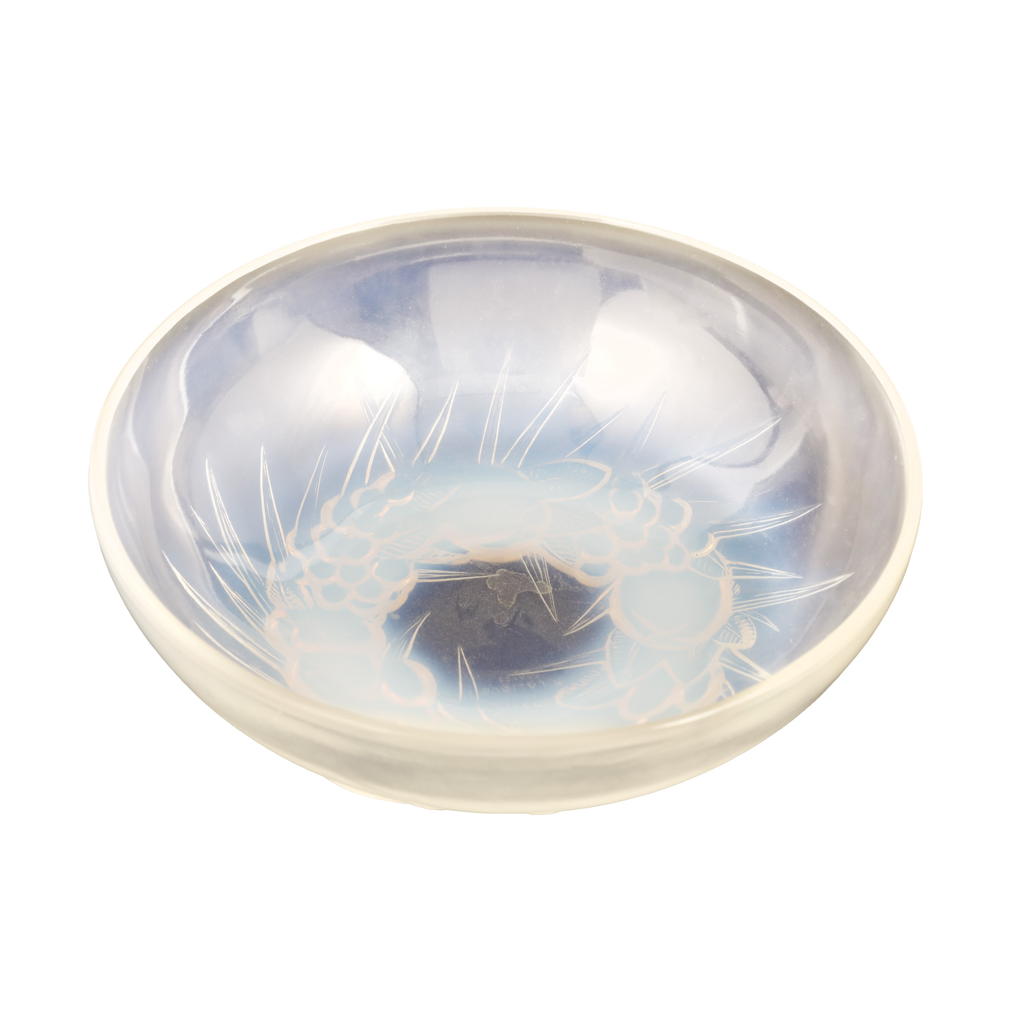 "Mont Doré" - Lalique opaline glass bowl, decorated with fruits, circa 1920