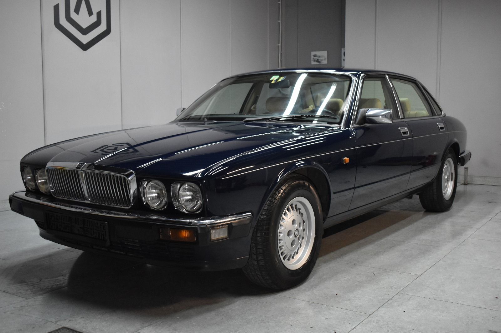 Jaguar XJ6 3.2 Automobile