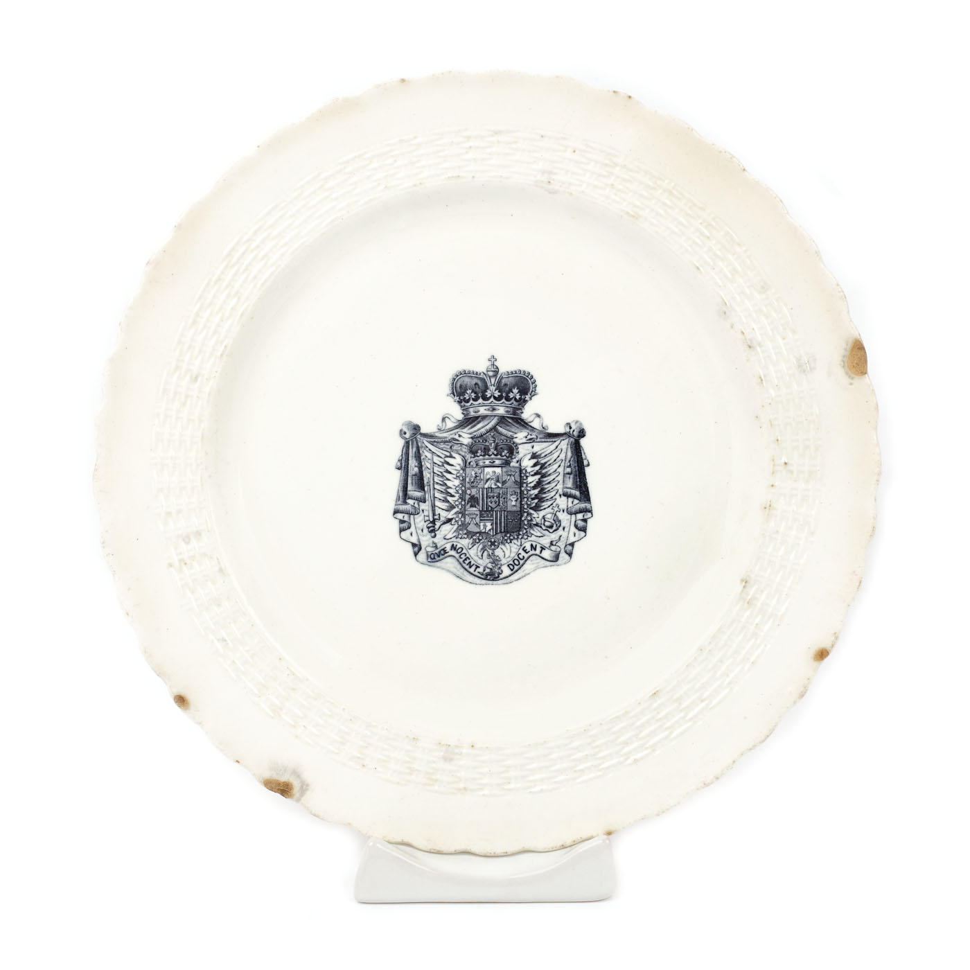 Porcelain plate decorated with the coat of arms of the Cantacuzino family, early 20th century