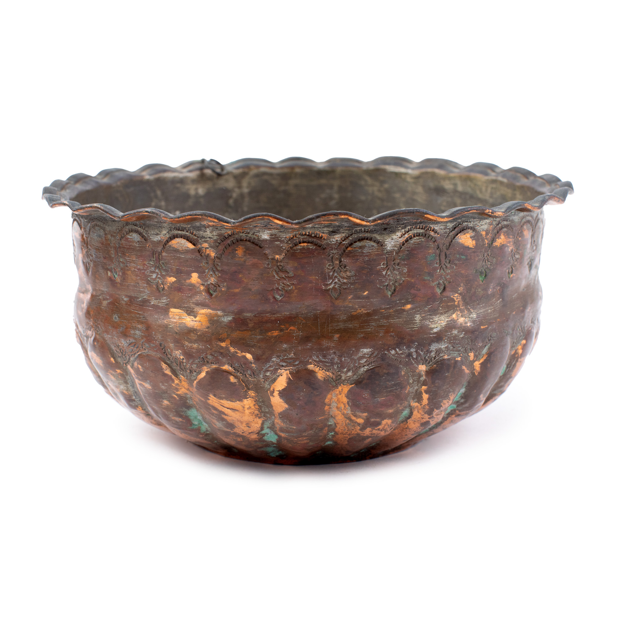 Cache-pot din cupru cositorit, cu motive decorative, atelier dobrogean, sec. XIX, provine din colecția familiei filozofului Emil Cioran