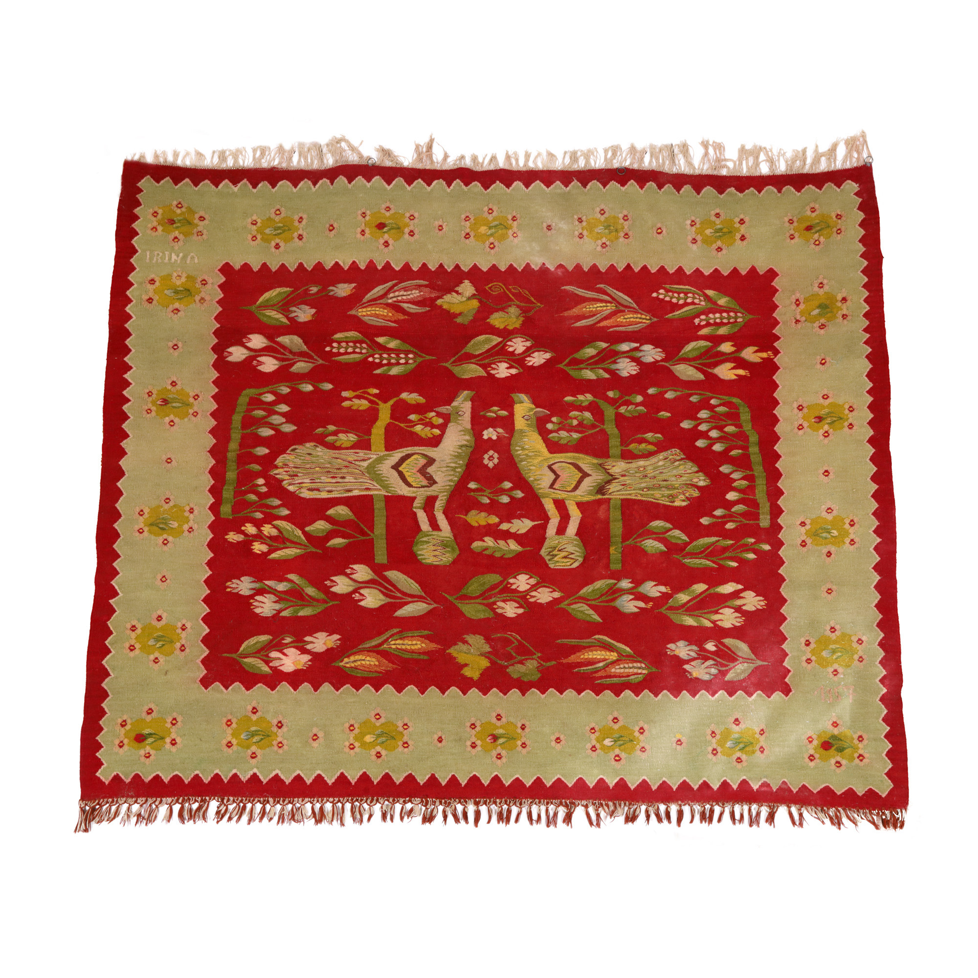 Covor oltenesc din lână, decorat cu păuni afrontați, spice de grâu, viță de vie și lăcrămioare, semnat ”Irina”, prima jumătate a sec. XX, piesă rară, de colecție, provine din colecția vicecampionului mondial de bridge Coriolan Neamțu