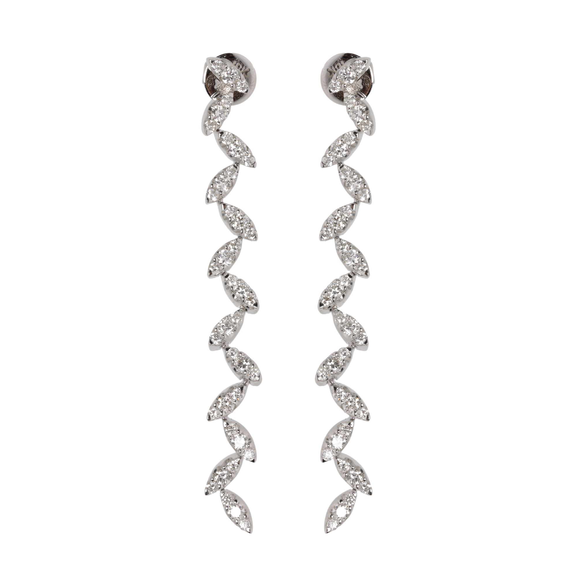 Pair of white gold earrings, decorated with diamonds, accompanied by an AIG certificate