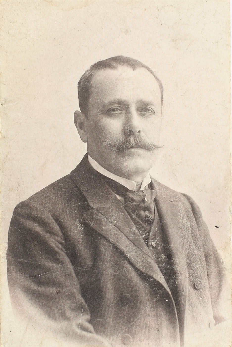 Fotografie reprezentându-l pe scriitorul Ion Luca Caragiale, realizată de Franz Duschek-fiul, Sinaia