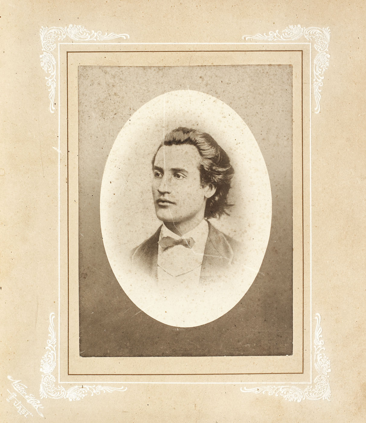 Mihai Eminescu, portret la 19 ani, fotografie semnată Nestor Heck 
