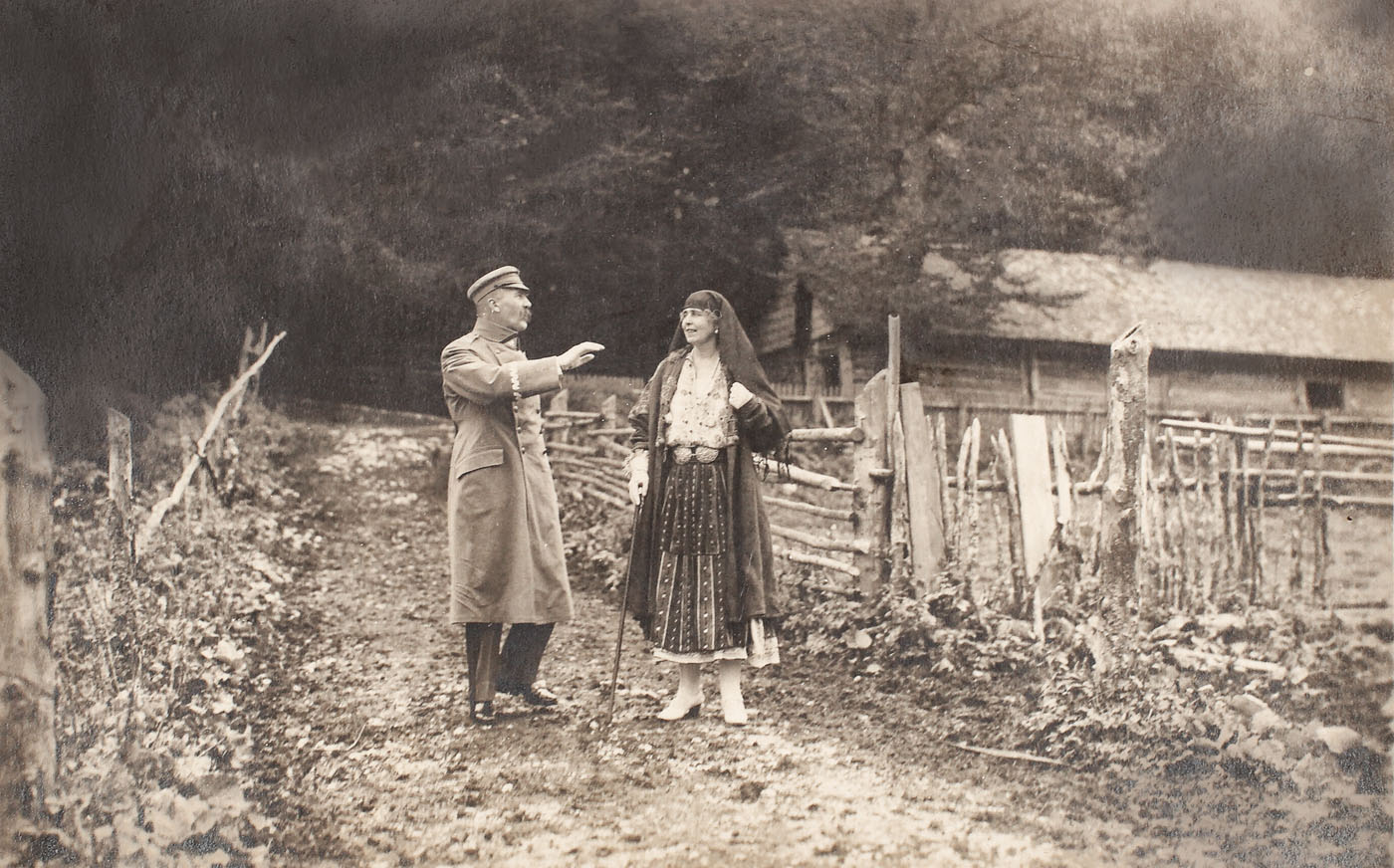Photograph of Queen Marie with Poland's Marshal, Józef Piłsudski, on a visit at the Peleș Castle, 1922