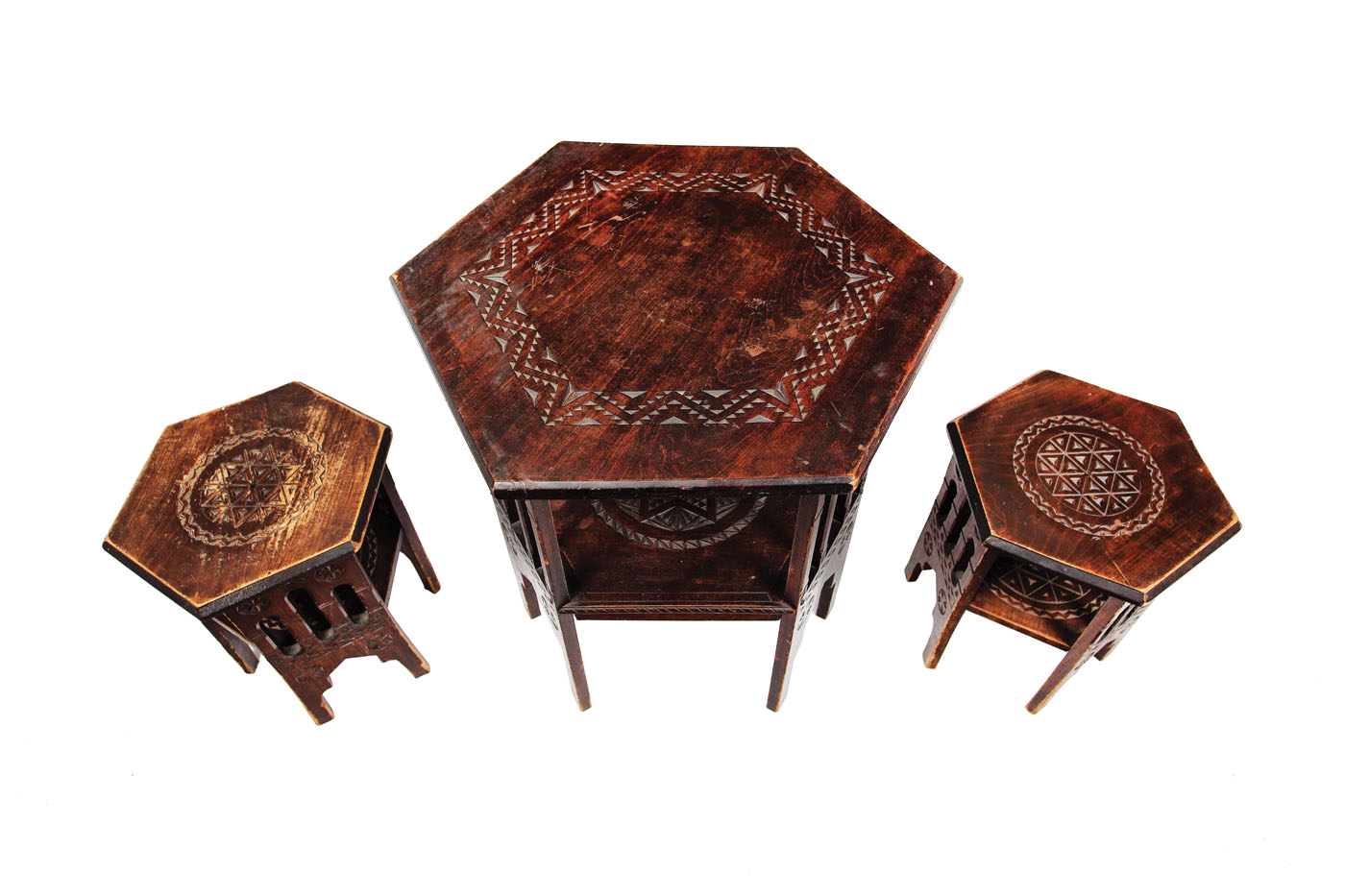 Lot consisting of a table and two chairs, carved in the Neo-Romanian style, early 20th century