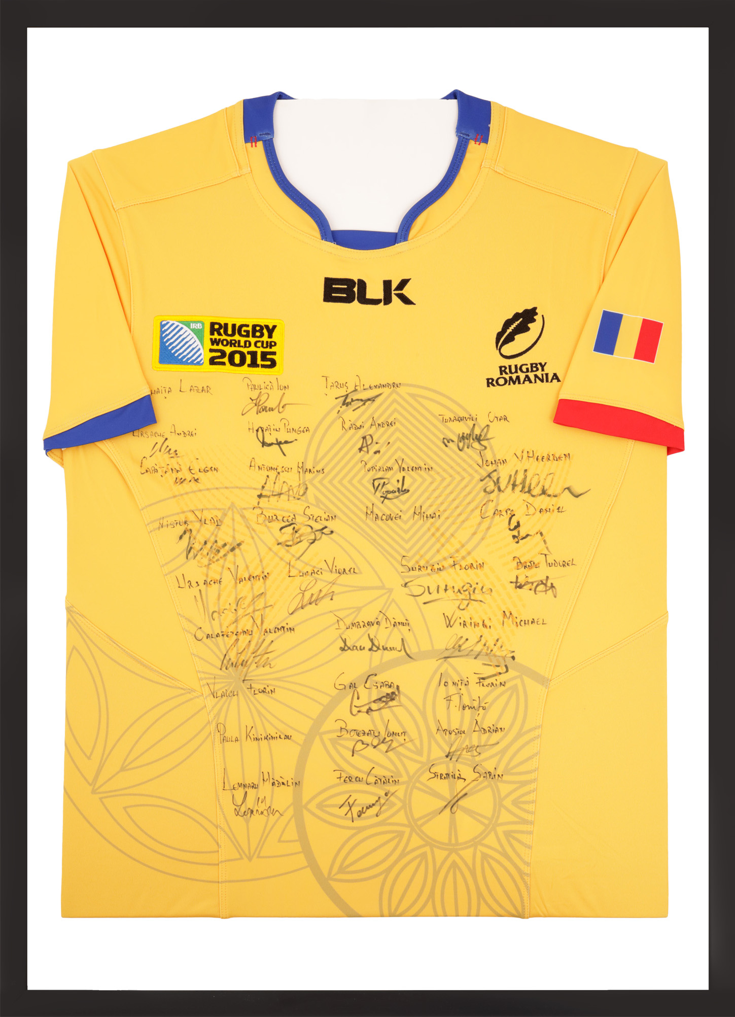 Tricou oficial al echipei naționalei de rugby a României, cu semnăturile olografe ale membrilor lotului național, 2015