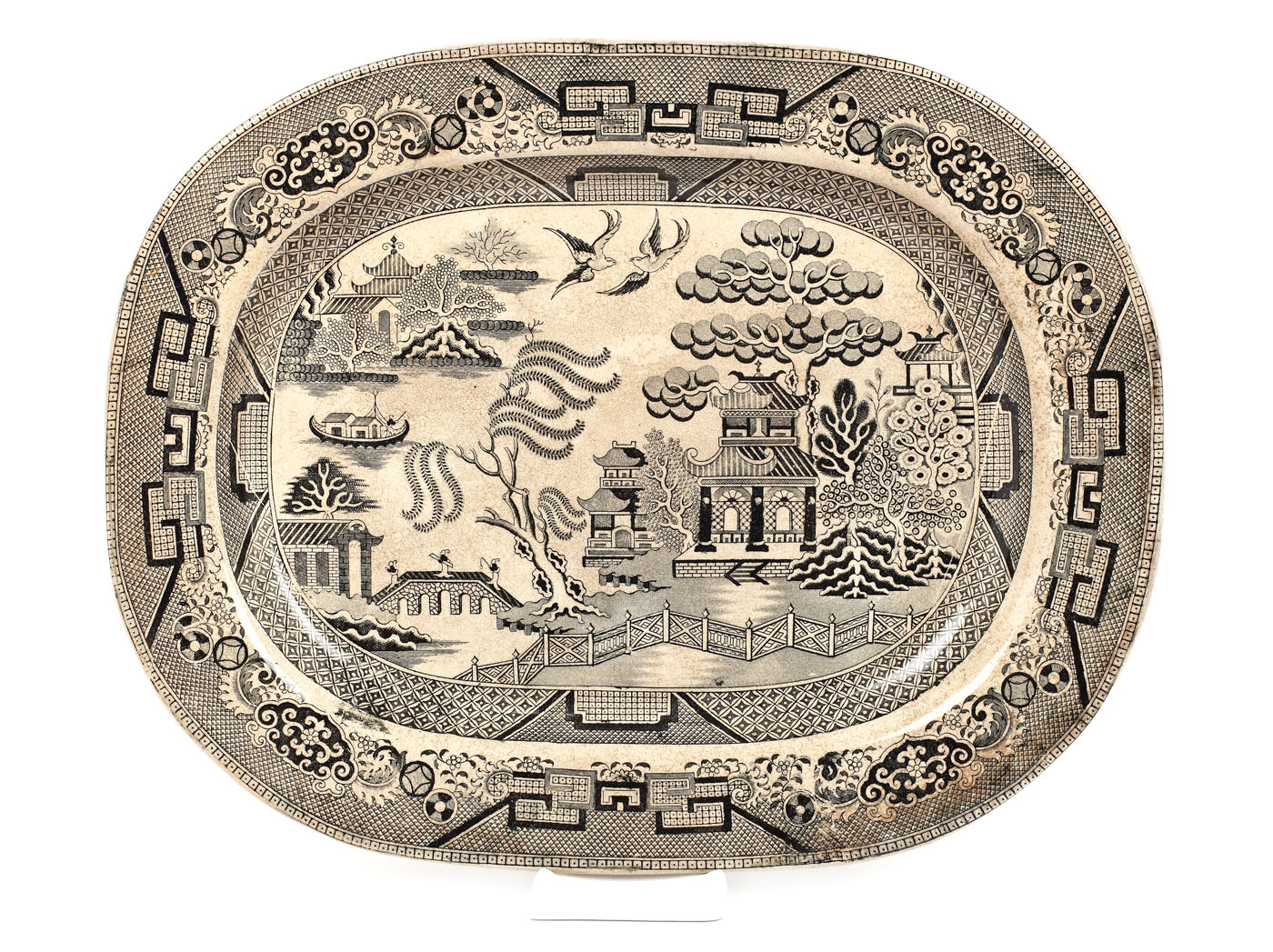 Platou englezesc din porțelan Staffordshire, cu decor Willow, a doua jumătate a sec. XIX