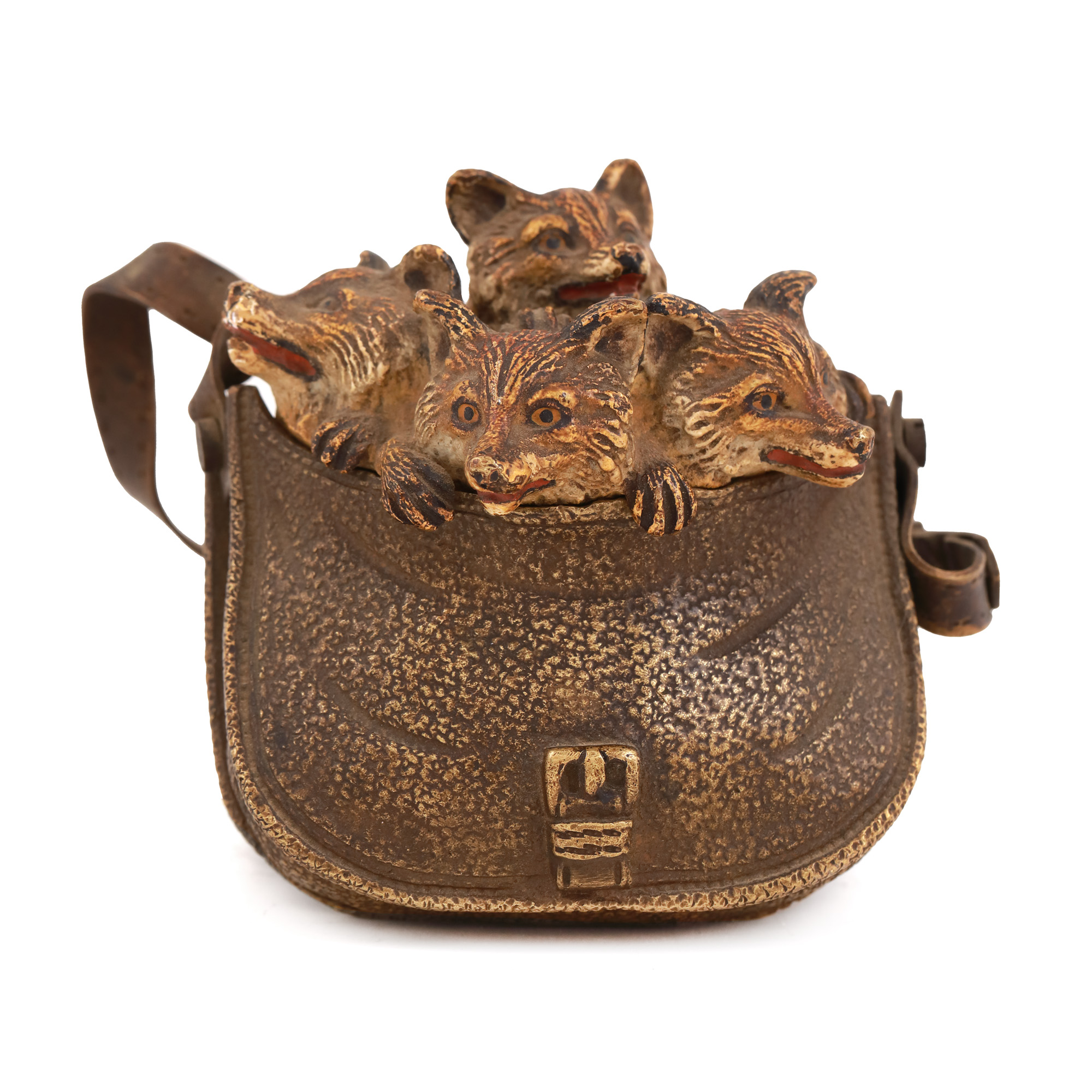Ashtray decorated with foxes, from the collection of the world vice-champion of bridge Coriolan Neamțu
