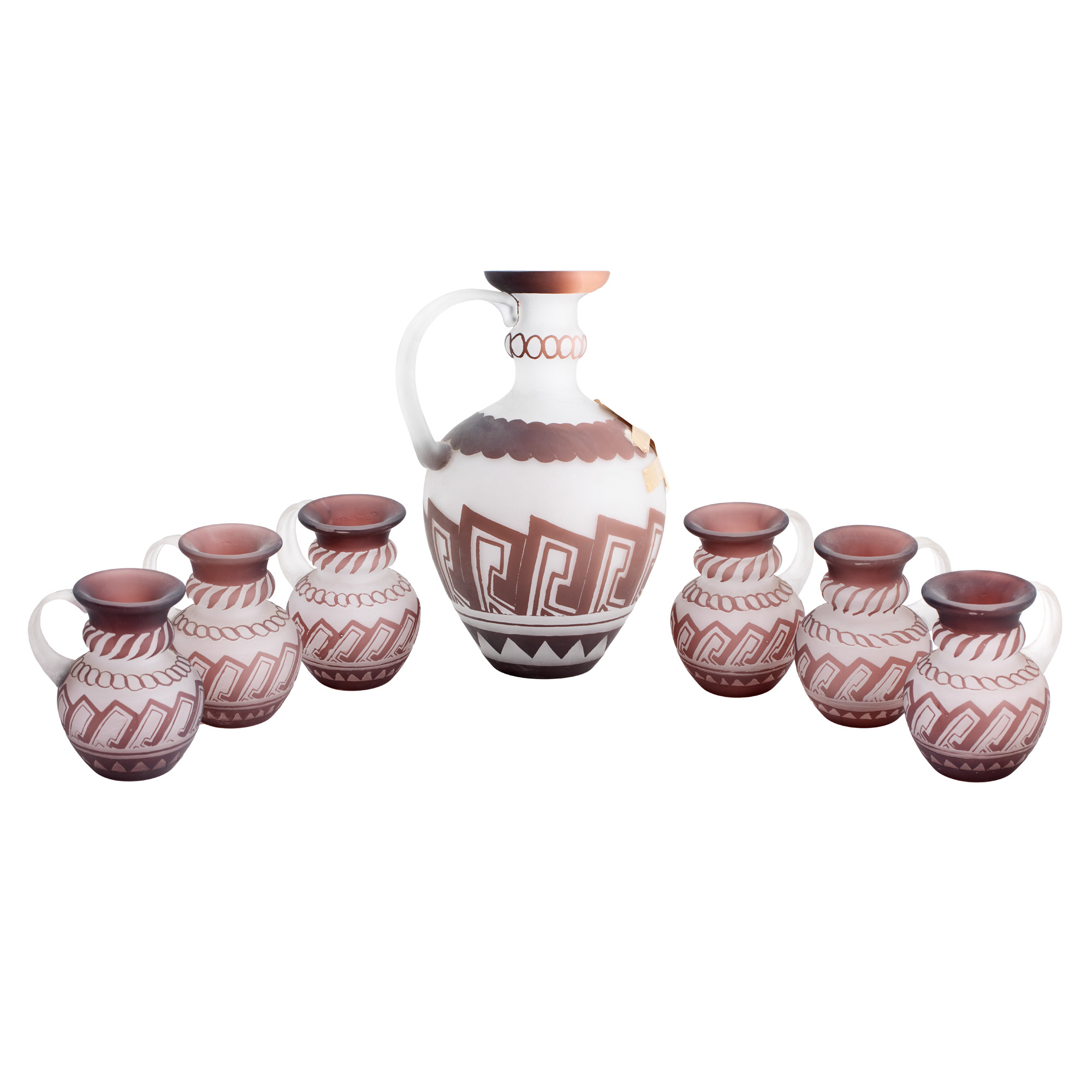 Lot format din șapte carafe decorative, din sticlă stratificată, tipic manufacturii de sticlă Buzău, primite din partea Comitetului Județean Buzău, cu ocazia aniversării de 65 de ani din 26 ianuarie 1983, însoțit de certificat R.A.A.P.P.S.