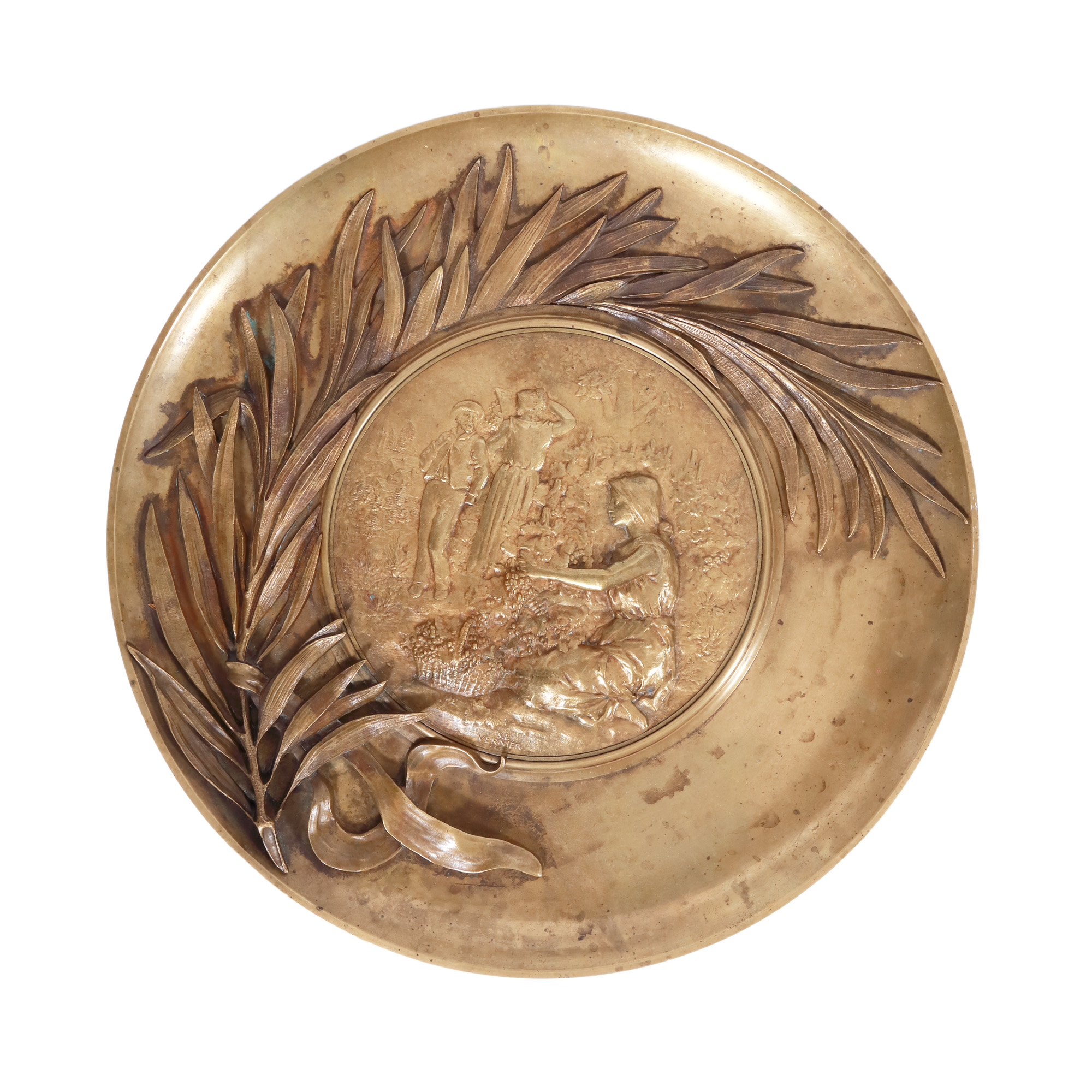 Platou decorativ din bronz, reliefat cu scene rurale, semnat, prima jumătate a sec. XX