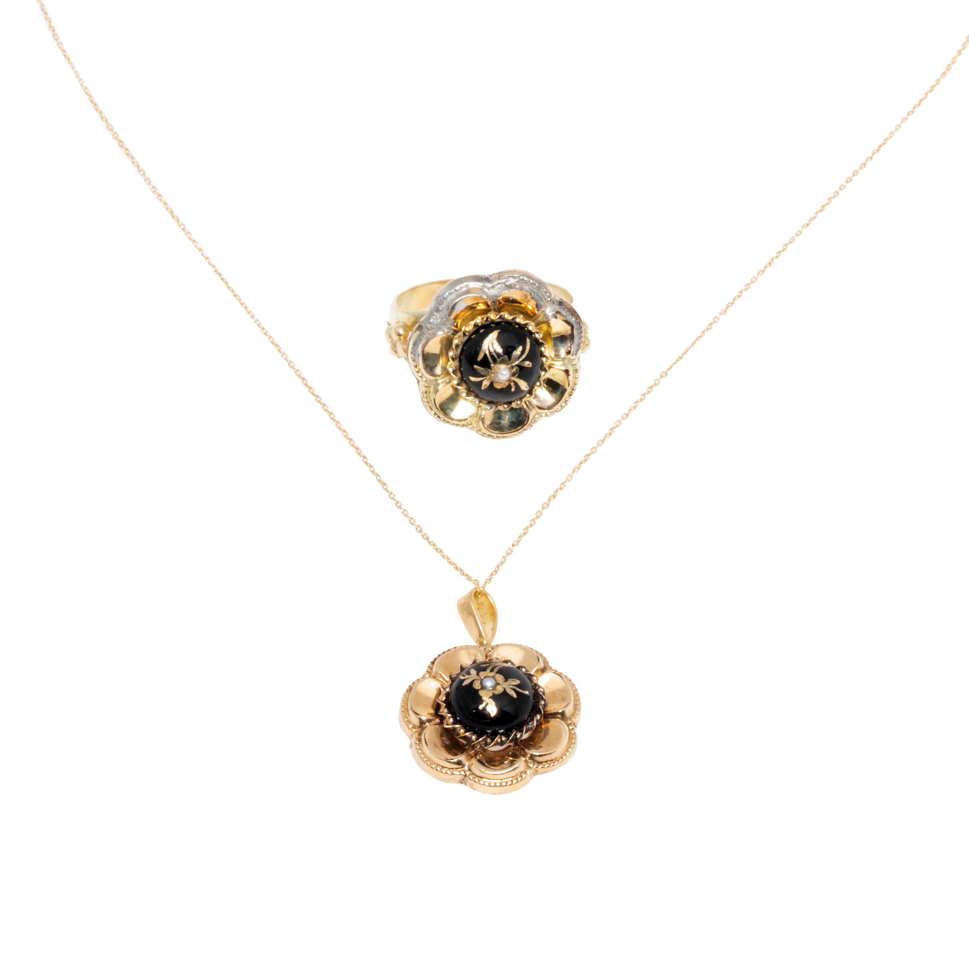 Set Biedermeier din aur, decorat cu onix și două ”seed pearls”