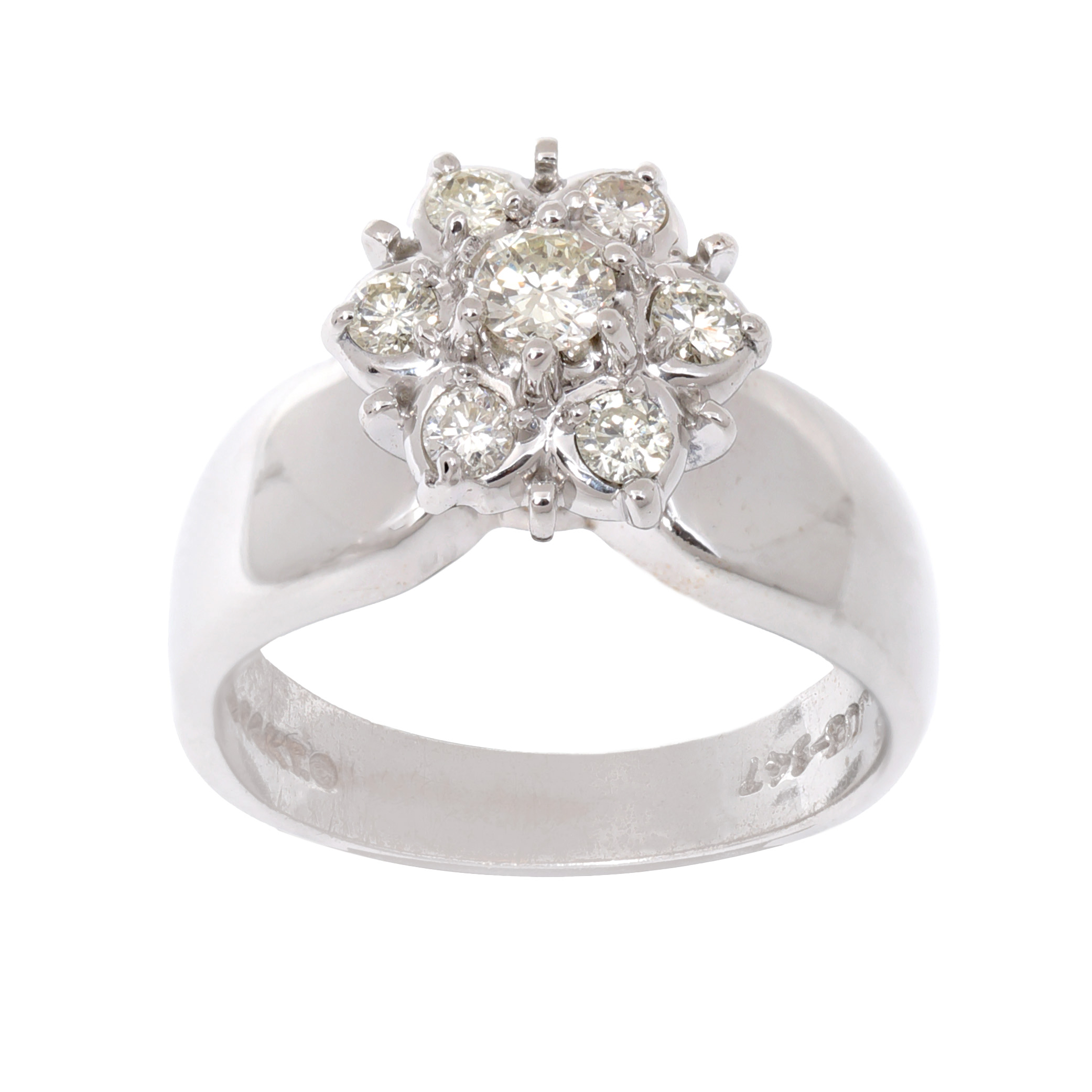 White gold ring, decorated with diamonds arranged in the shape of a flower