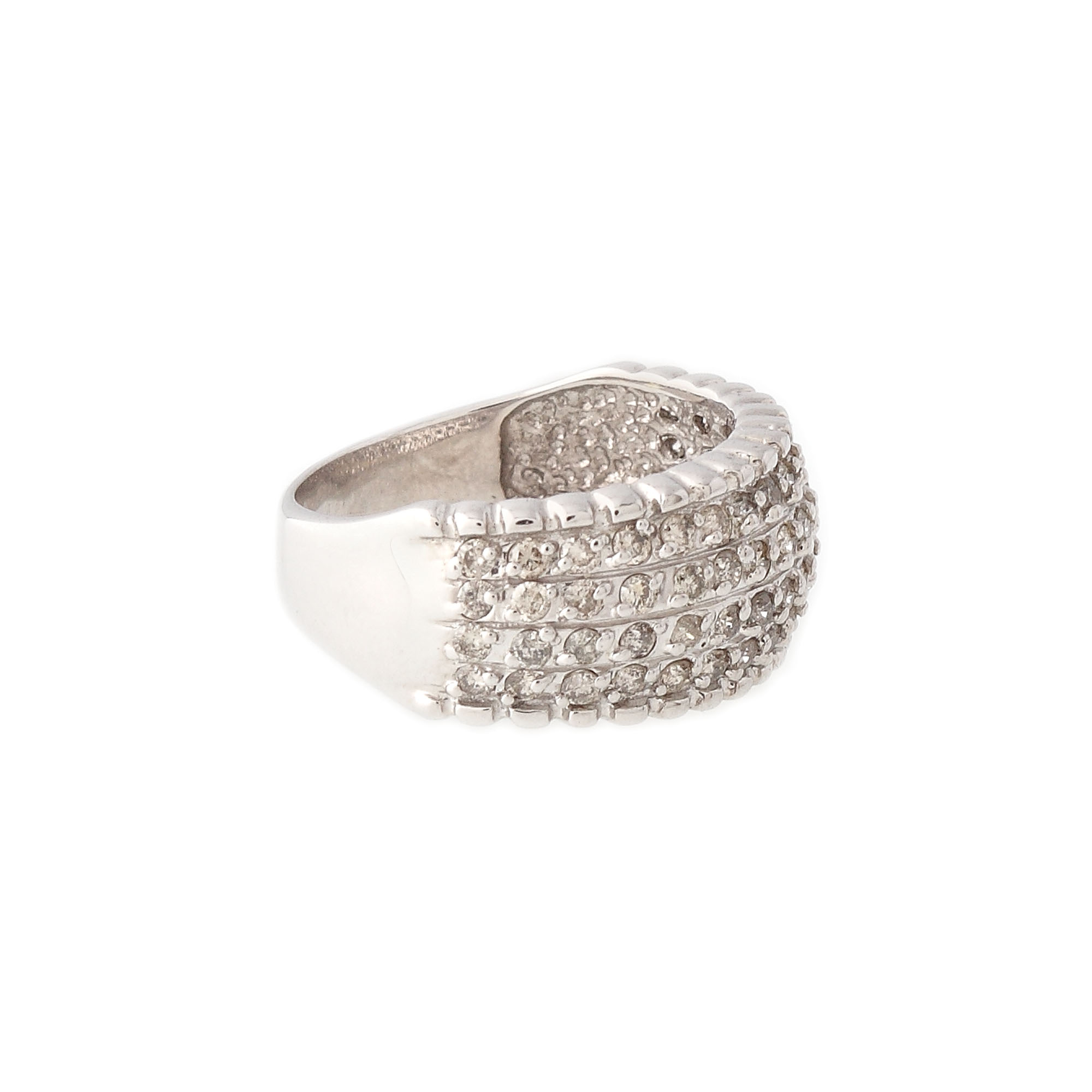 Inel din aur alb, decorat cu 60 de diamante