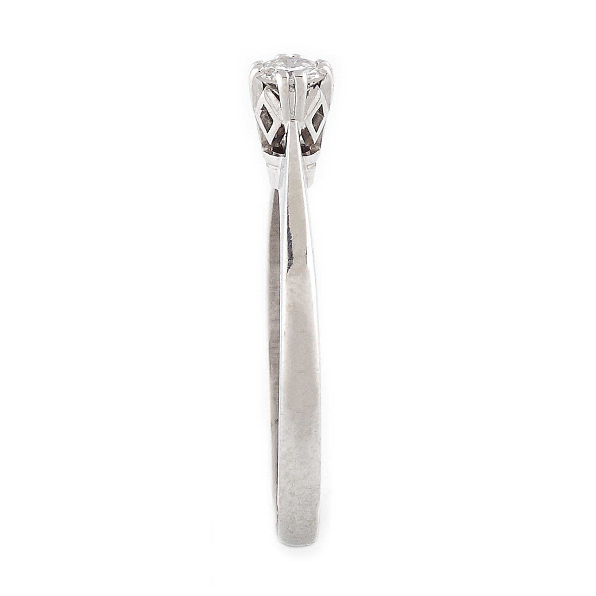 Inel din aur alb, decorat cu diamant solitaire