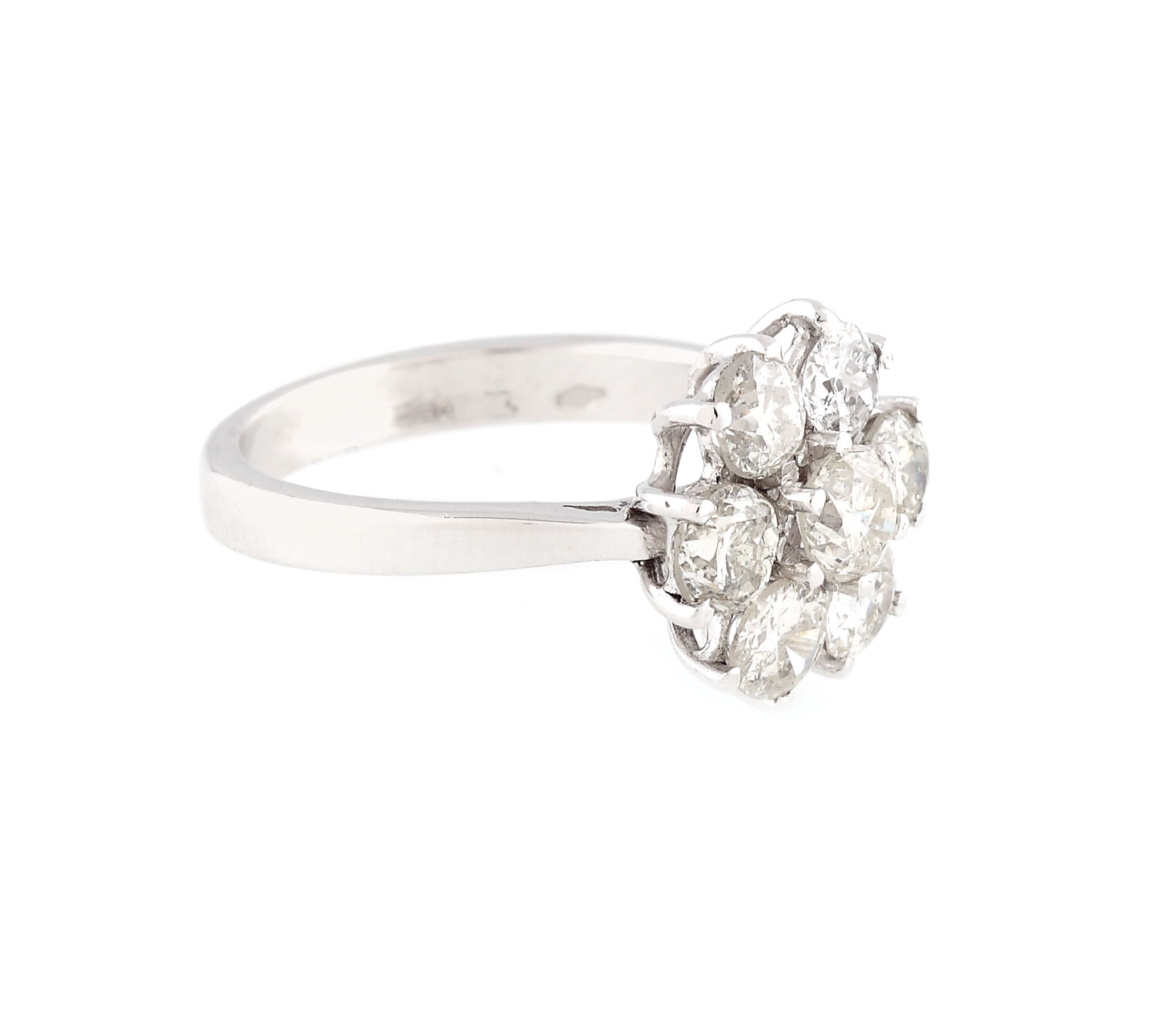 Inel din aur alb, decorat cu floare de diamante