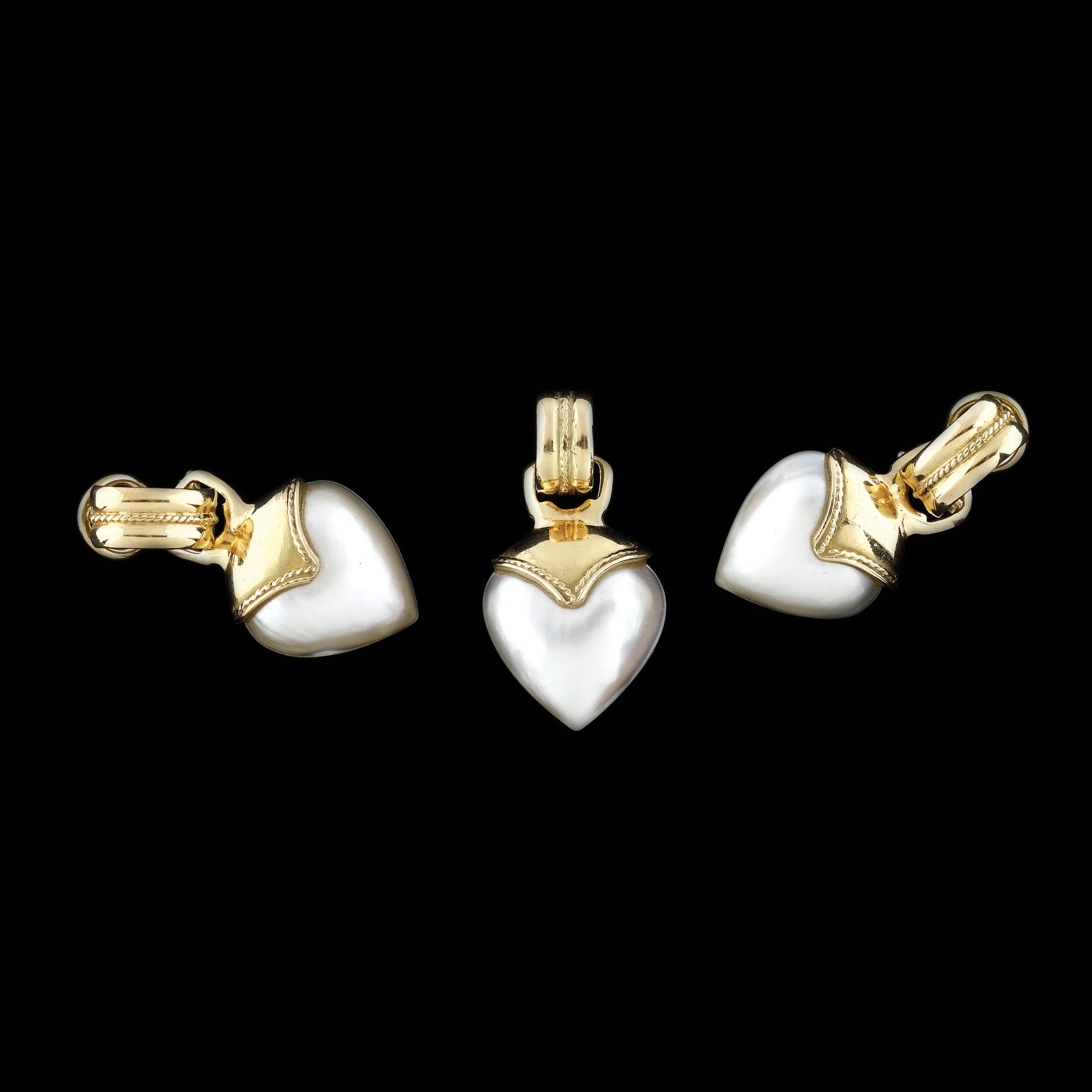 ”Pearl Hearts” - set din aur format din pandantiv și pereche de cercei, ornat cu perle Mabe