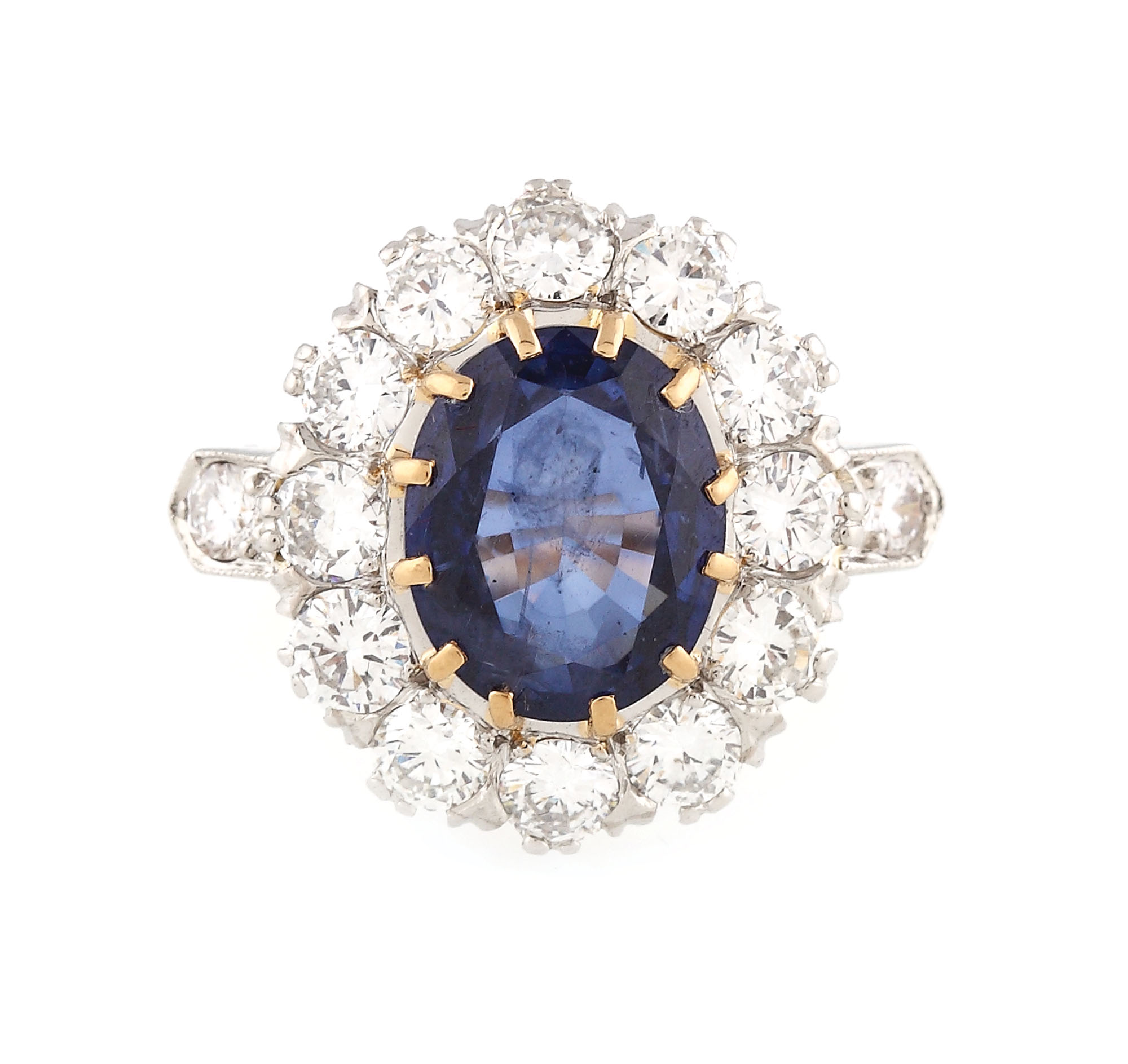 Gold ring, decorated with diamonds and sapphire mounted in platinum