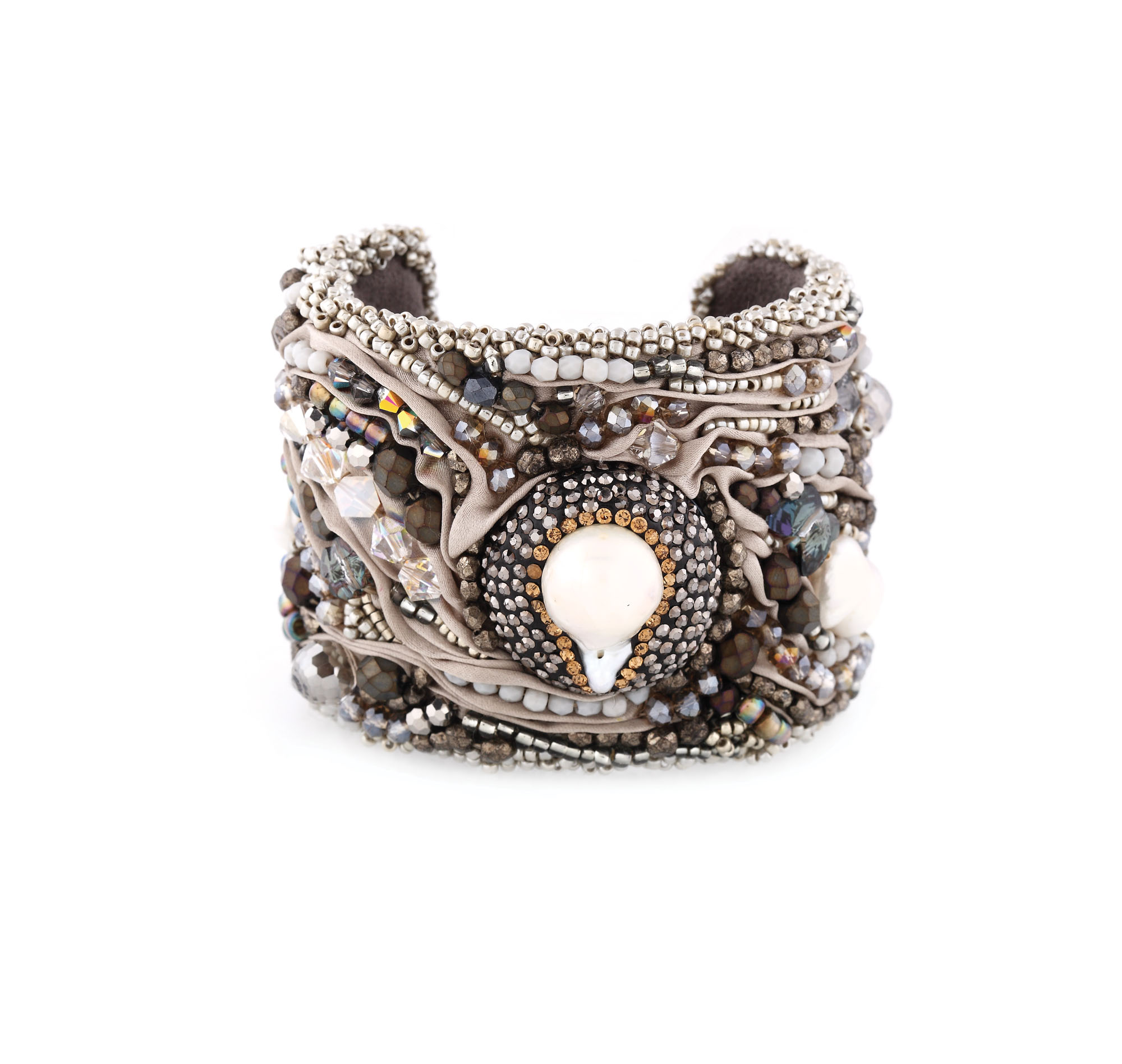 Brăţară handmade, decorată cu mărgele, marcasite şi perle baroc