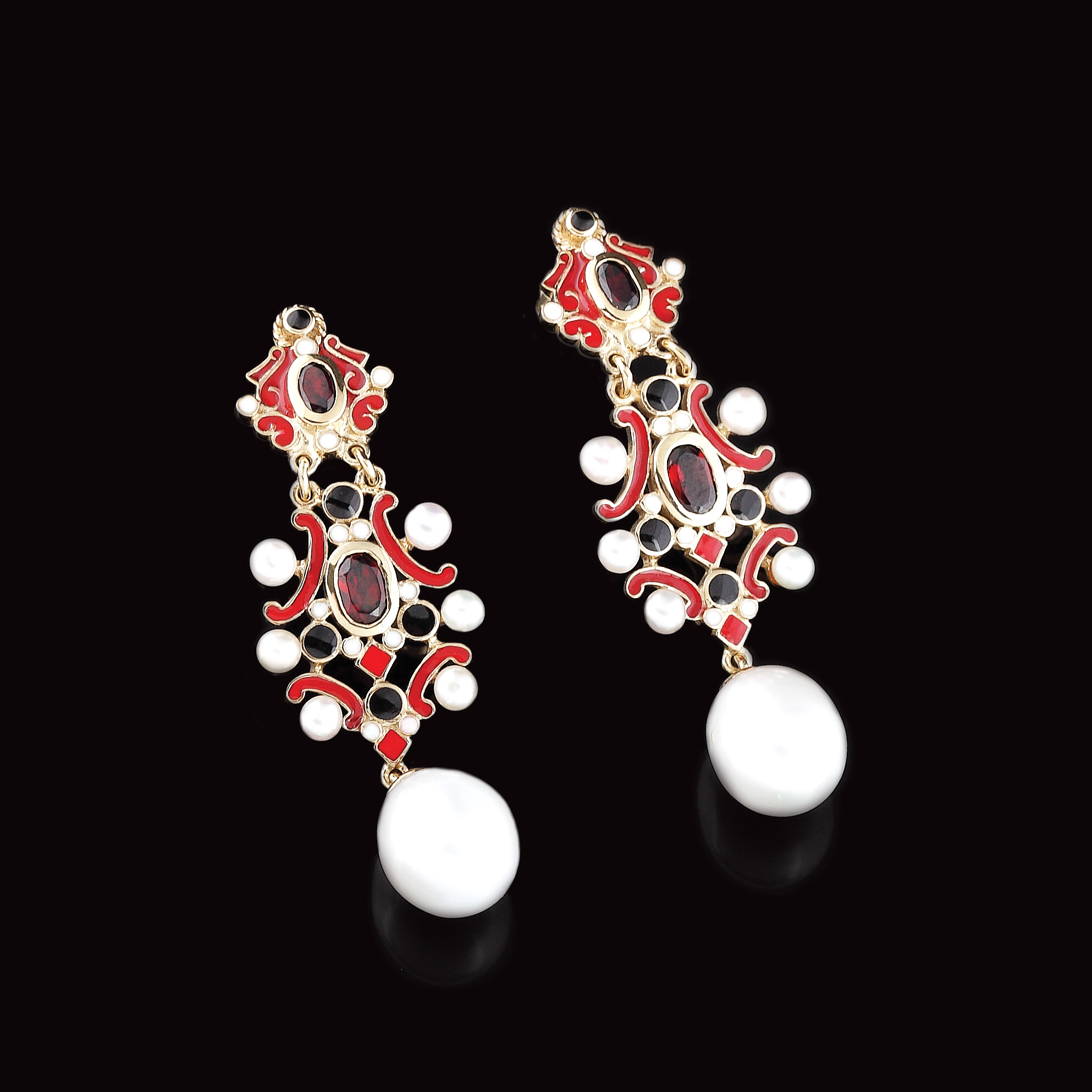 Pair of gilded silver Belle Epoque style earrings, decorated with pearls, garnets and enamel