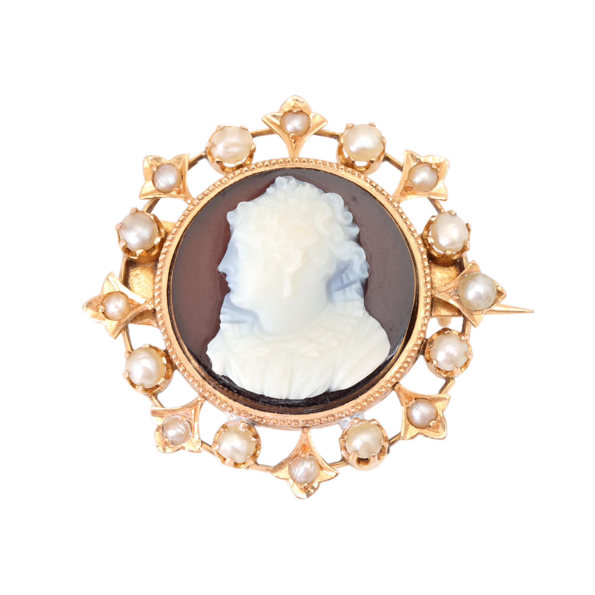 Gold medallion, decorated with a cameo carved with the profile of an aristocrat, pearls and onyx, approx. 1900