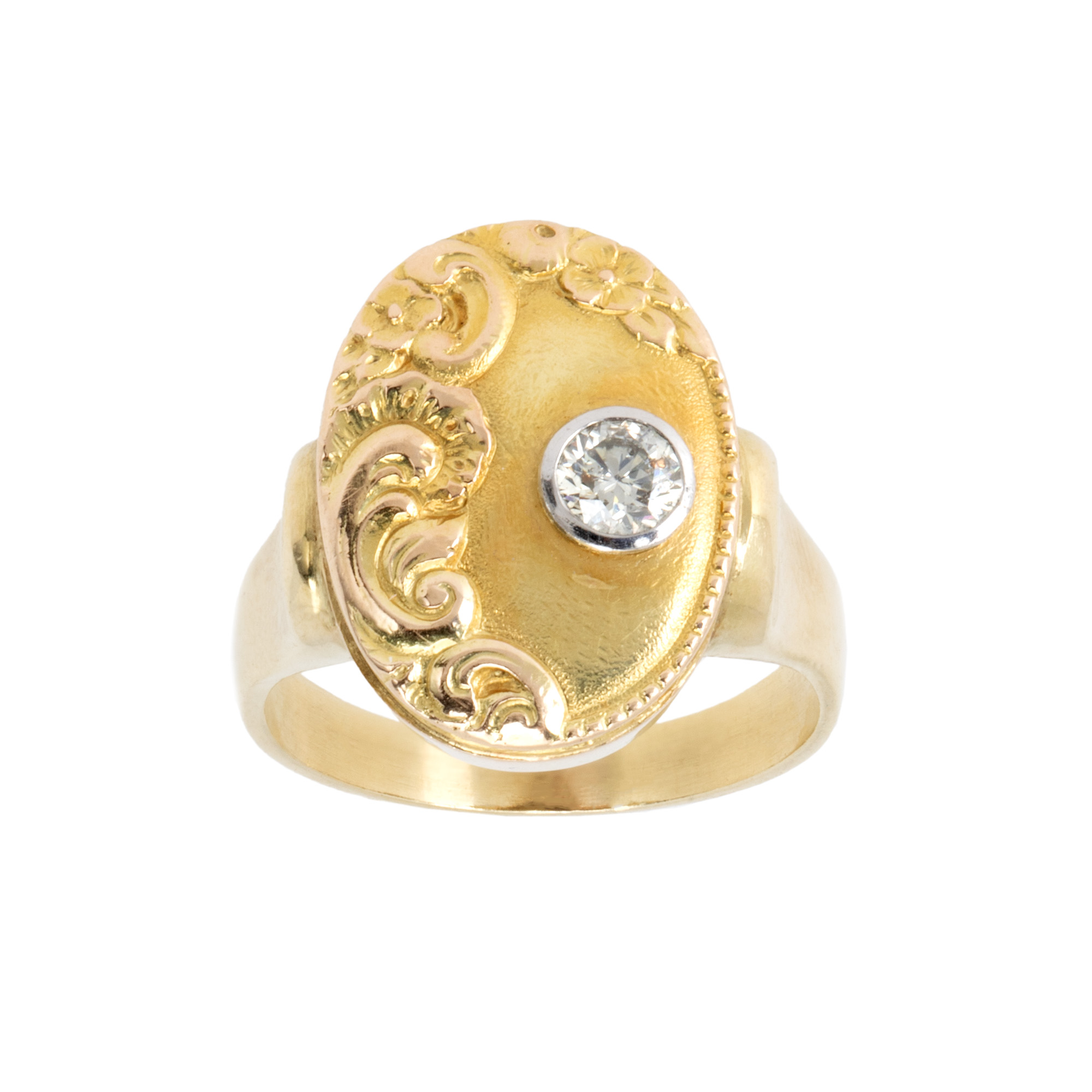 Gold ring, decorated with diamond