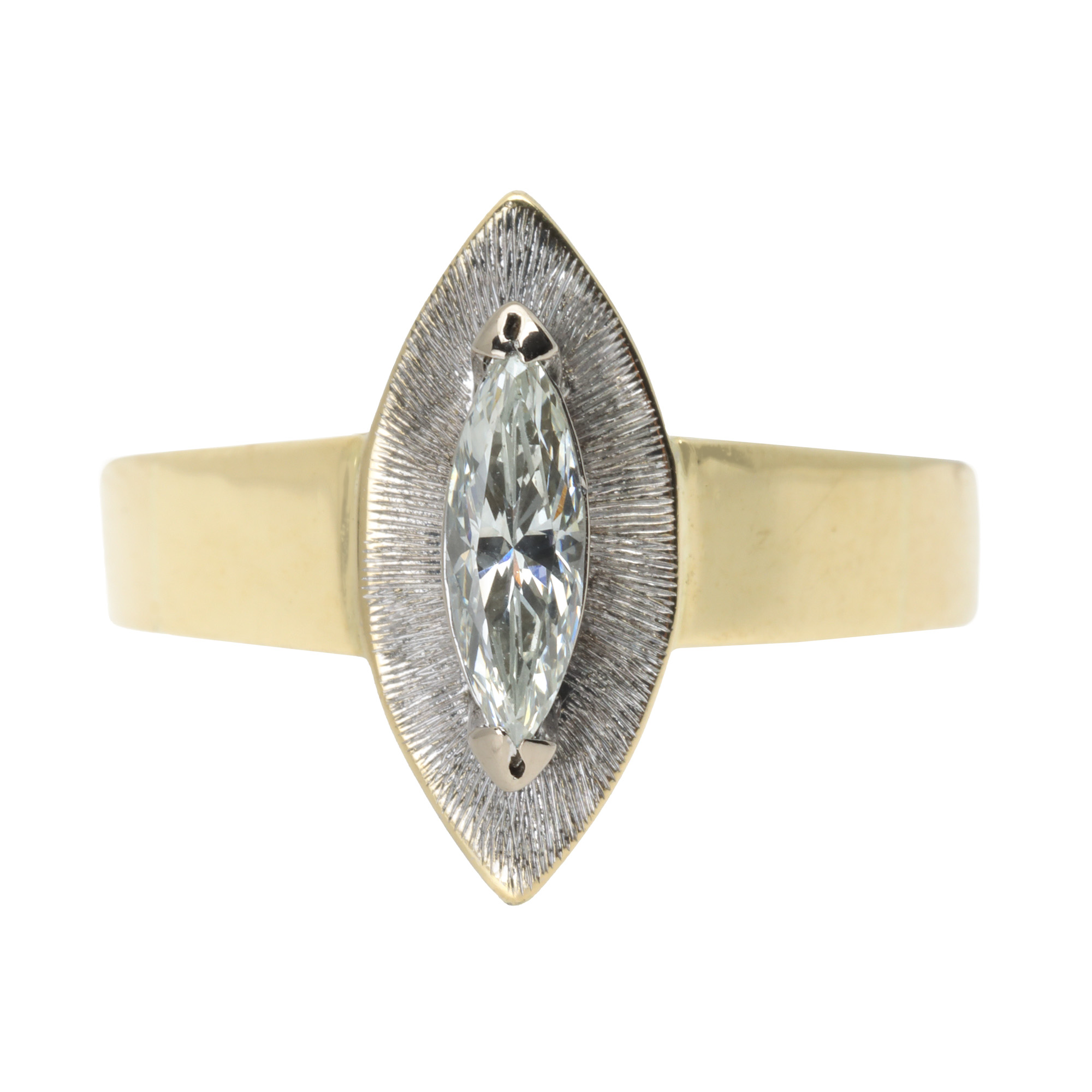 Art Deco Gold Ring Decorated with Diamond