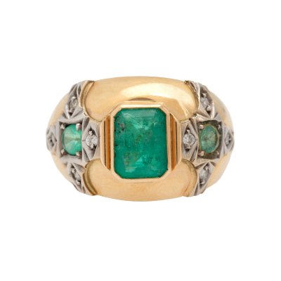 Bicolor gold ring, decorated with emeralds and diamonds