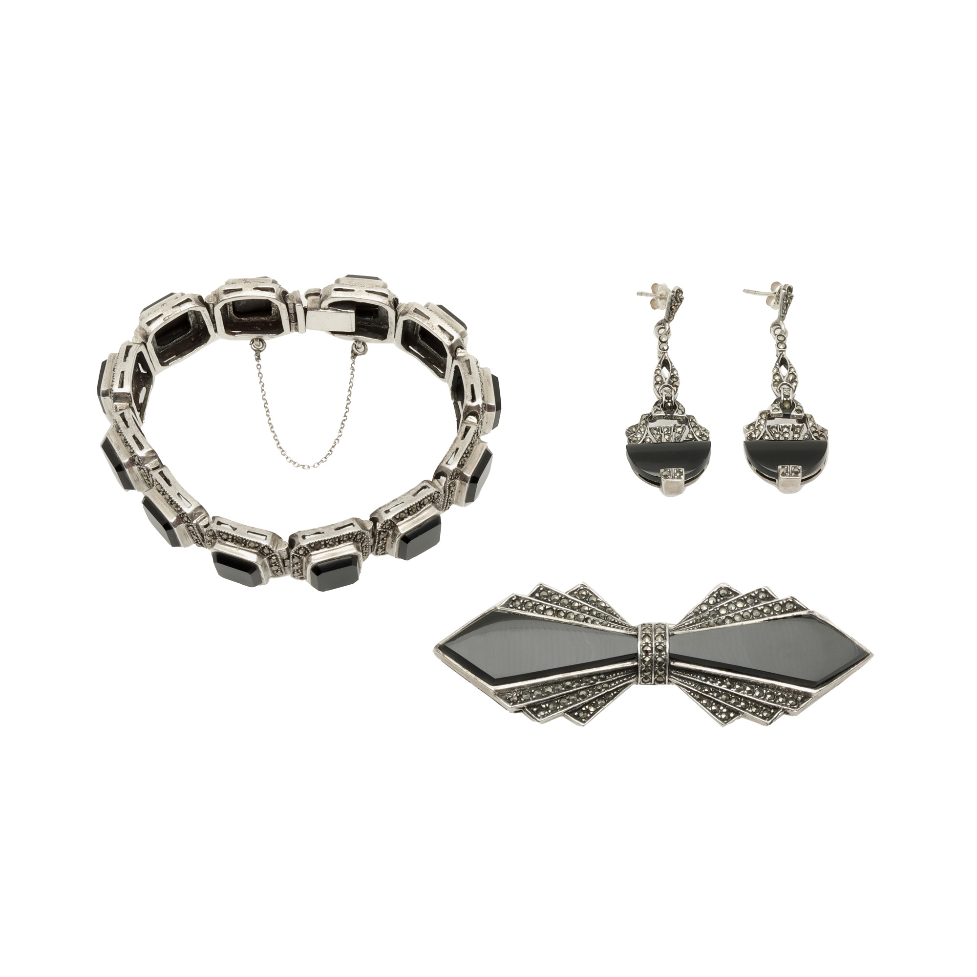 Set Art Deco din argint, format din brățară, pereche de cercei și broșă, decorat cu onix și marcasite