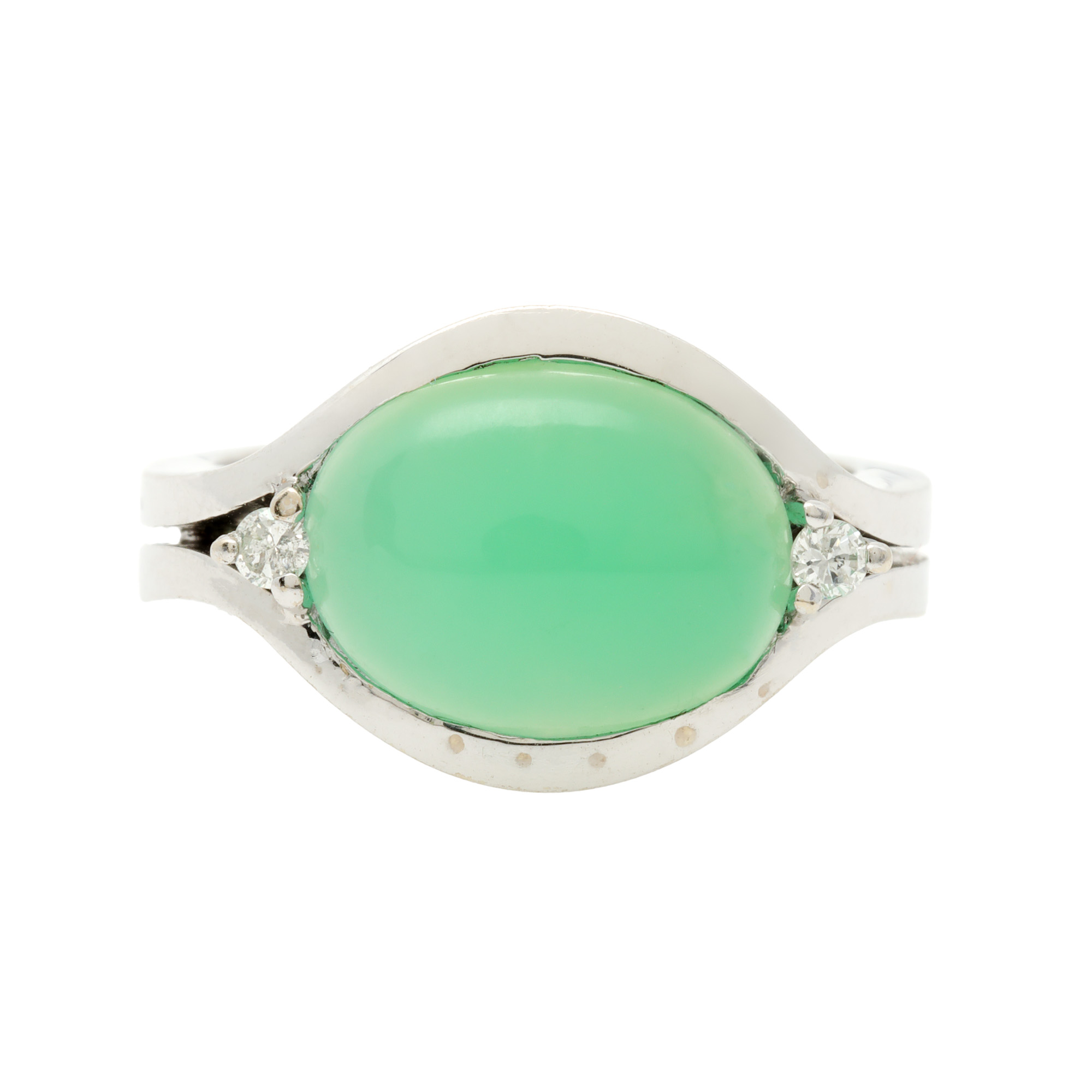 White gold ring, decorated with chrysoprase and diamonds
