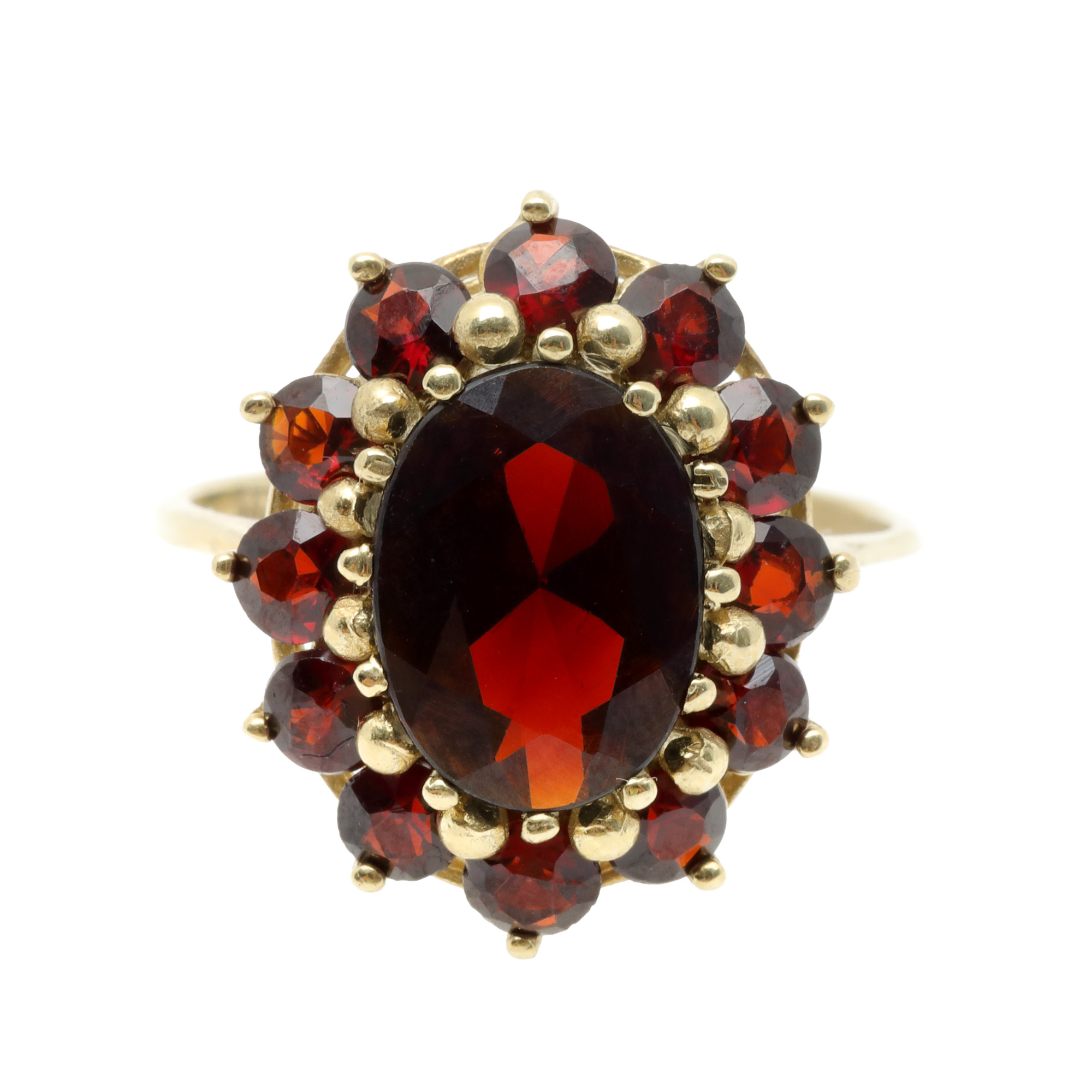 Gold ring, decorated with garnets