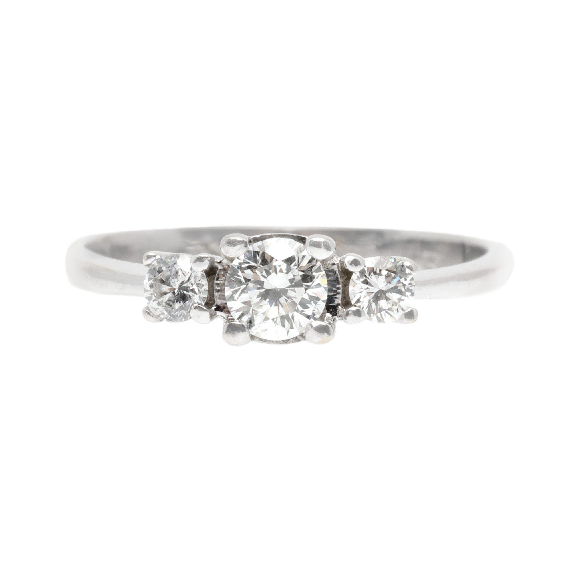 White gold ring, decorated with three diamonds