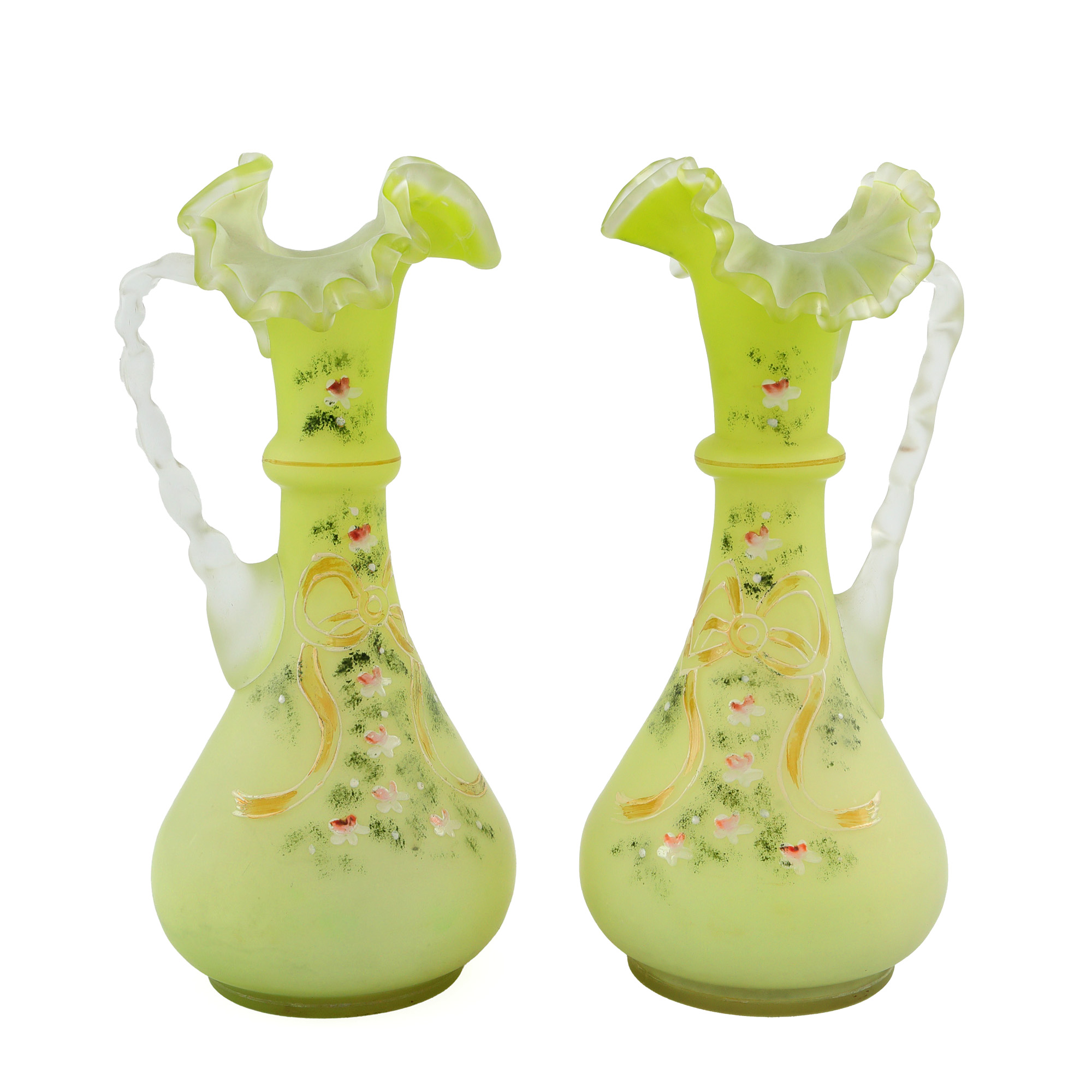 Pereche de vase victoriene, din sticlă satinată, pictate manual, sfârșitul sec. XIX 
