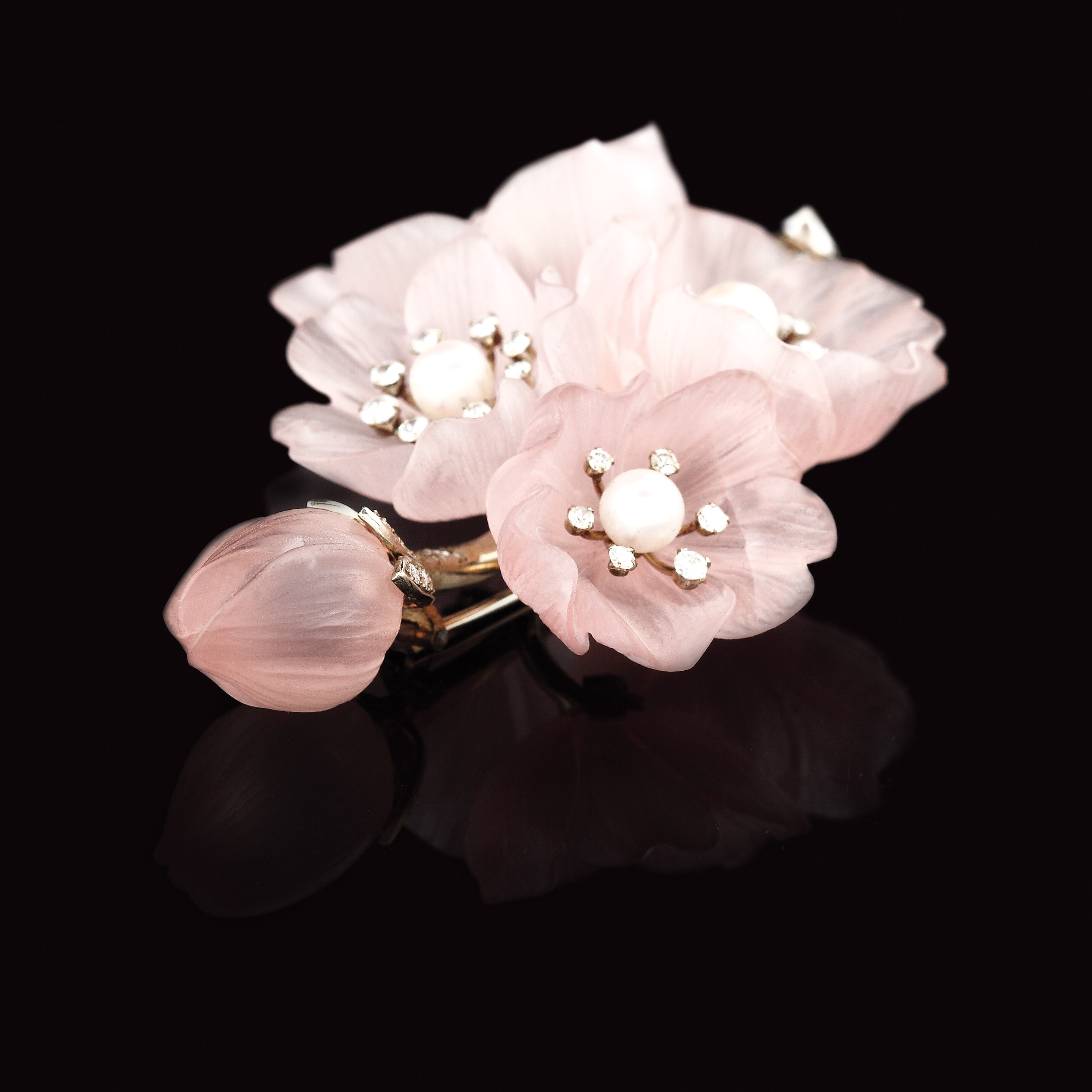 Exceptional Erwin Paltscho white gold brooch, decorated with diamonds and rose quartz flowers