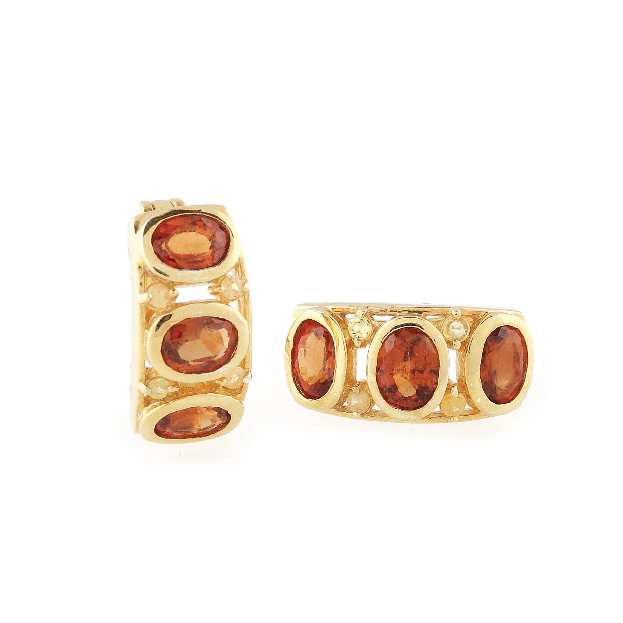 Pair of earrings in the Art Deco manner, gilded silver decorated with garnets and sapphires