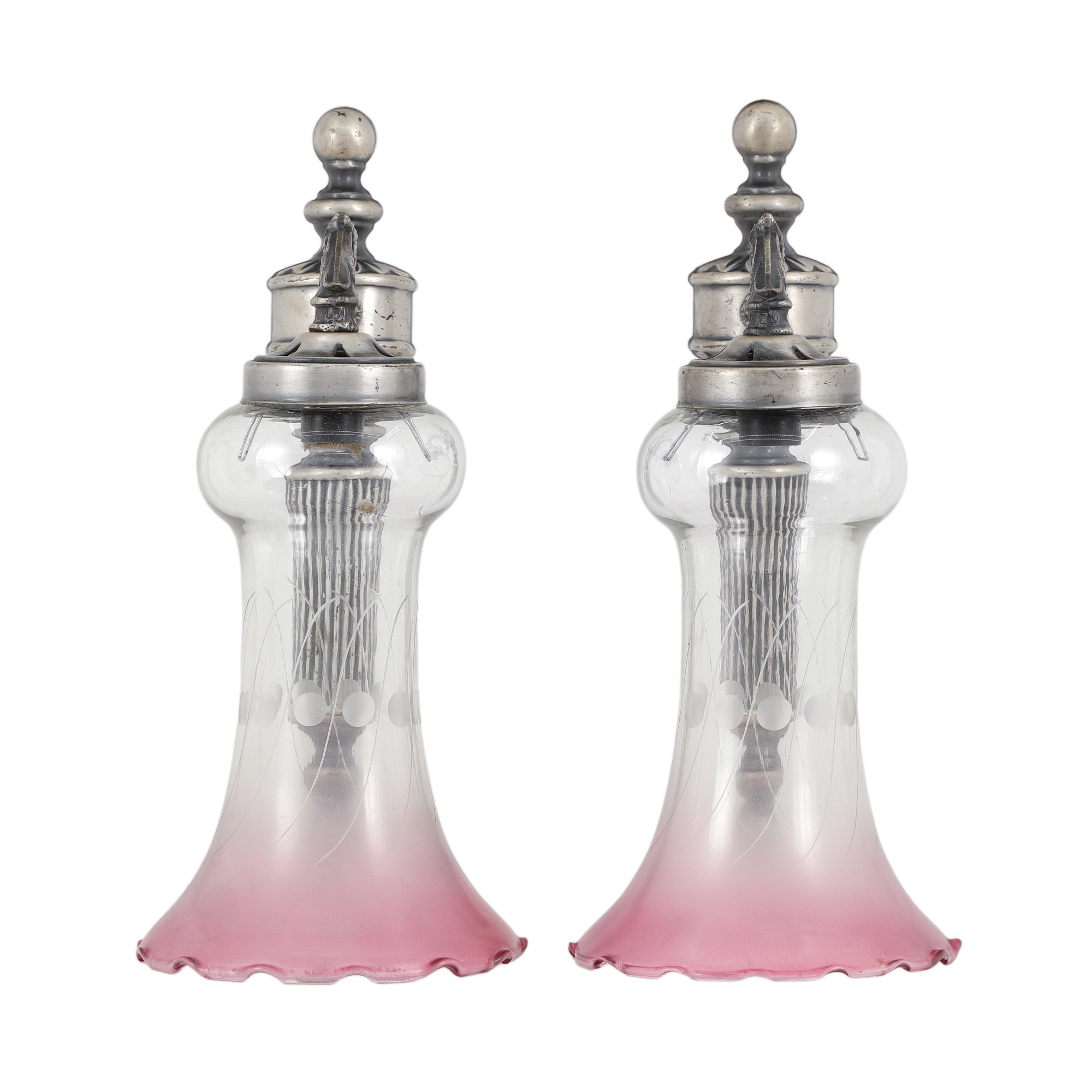 Pair of brass sconces with glass decorated with floral motifs, mid 20th century, originating from the collection of prof. Costin Murgescu and filmmaker Ecaterina Oproiu