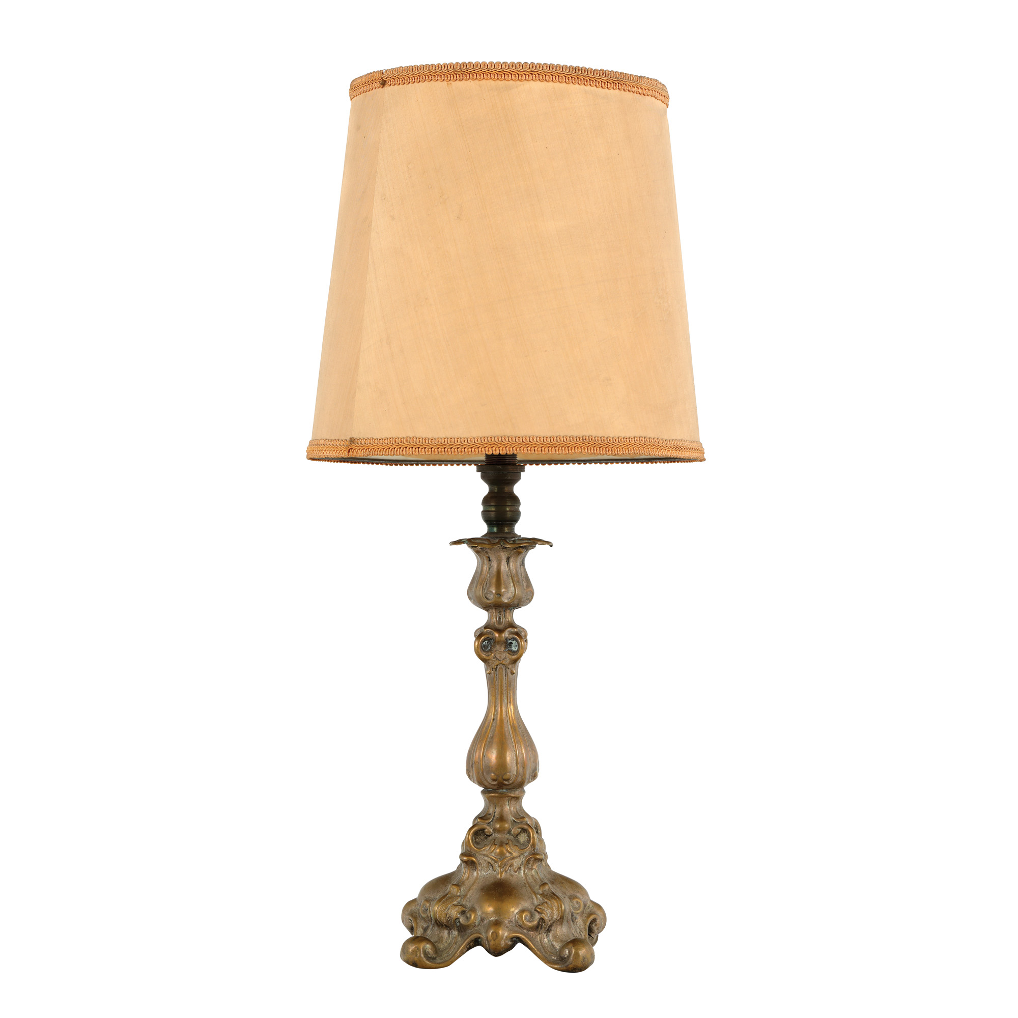Lampă stil Rococo din bronz, începutul sec. XX, provine din colecția prof. Costin Murgescu și a cineastei Ecaterina Oproiu