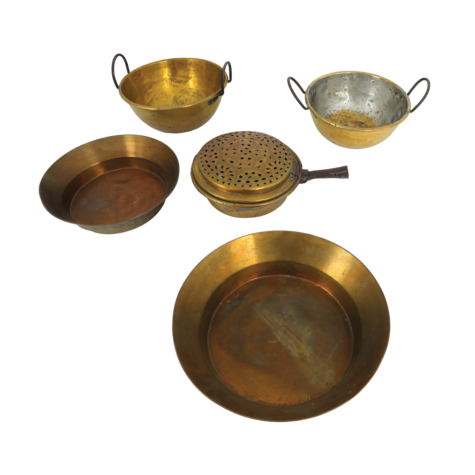 Lot consisting of five cooking pots made of brass and copper, Dobrogea, late 19th century, from the collection of Prof. Costin Murgescu and filmmaker Ecaterina Oproiu.