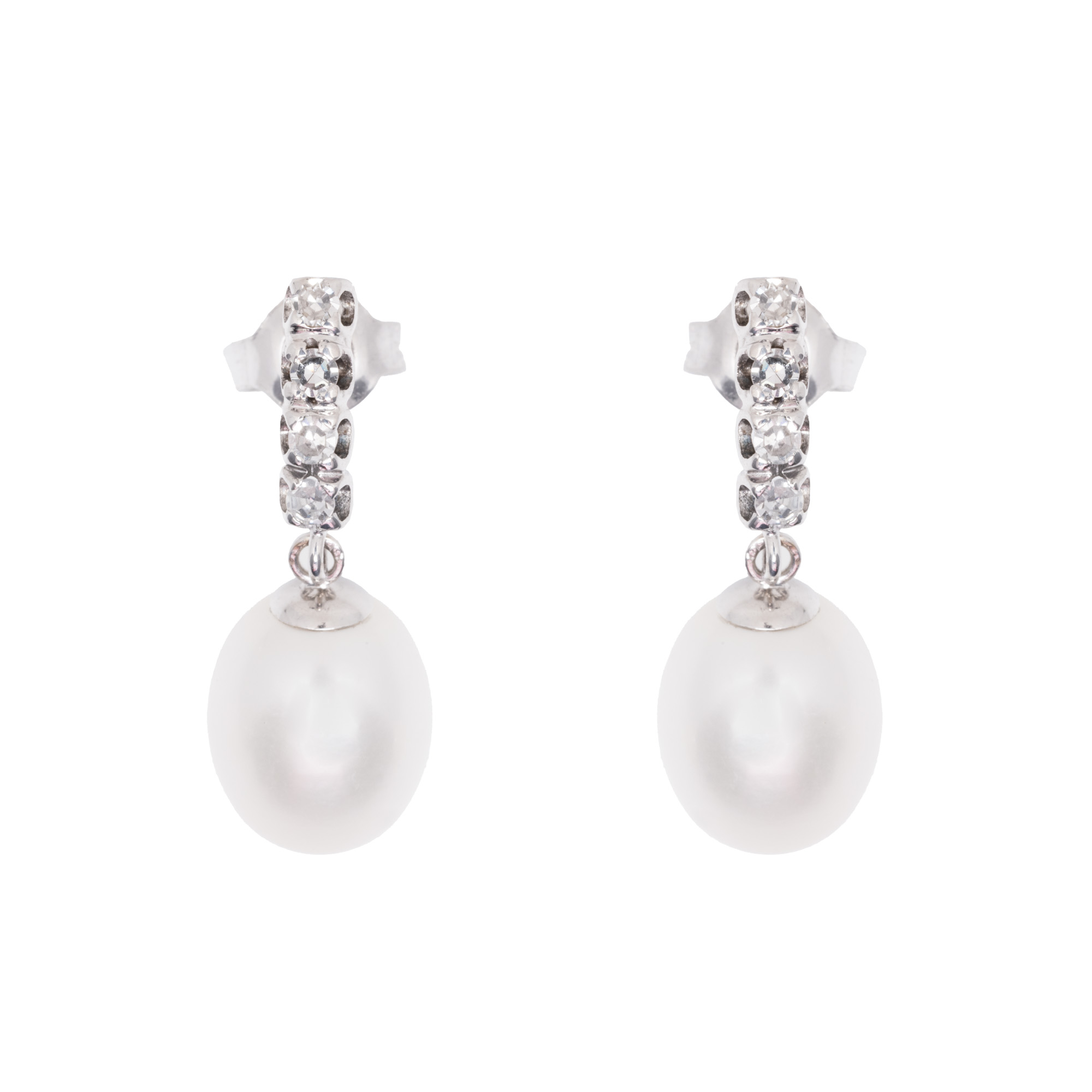 Pair of white gold earrings, decorated with pearls and diamonds