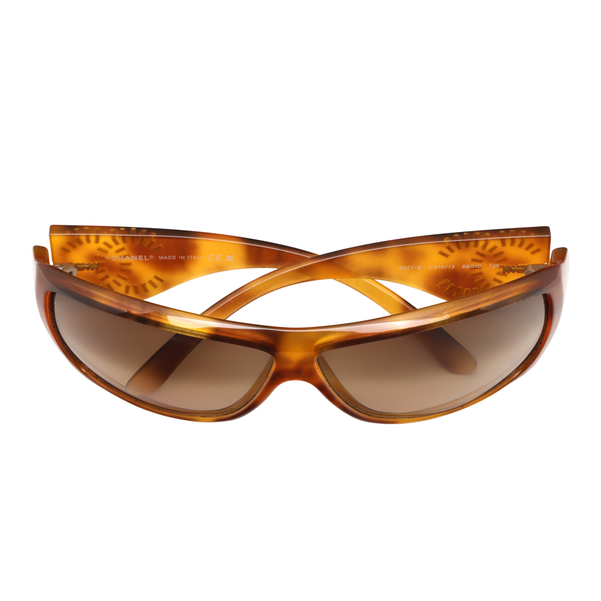 Pereche de ochelari de soare Chanel, model vintage 
