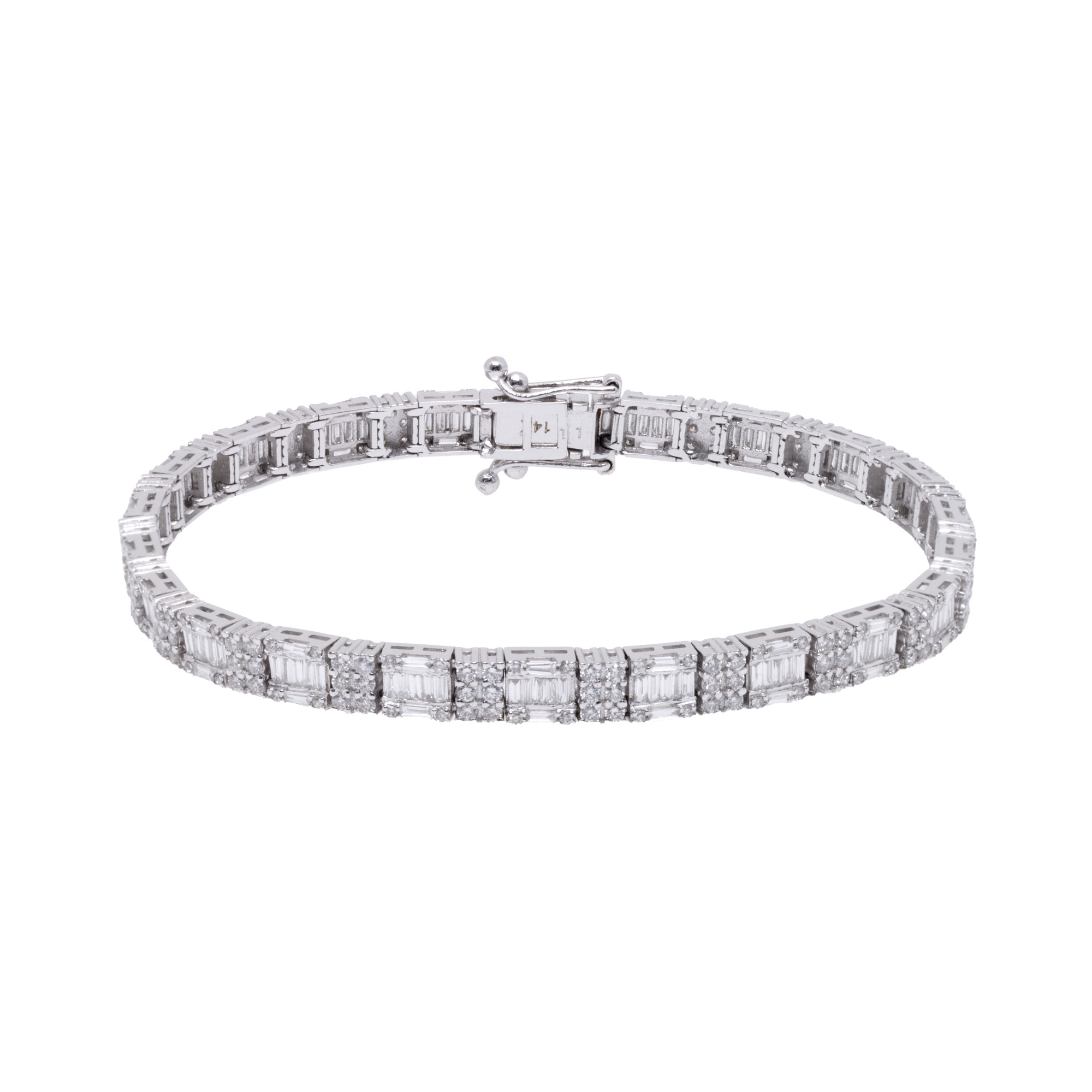 White gold tennis bracelet, decorated with diamonds