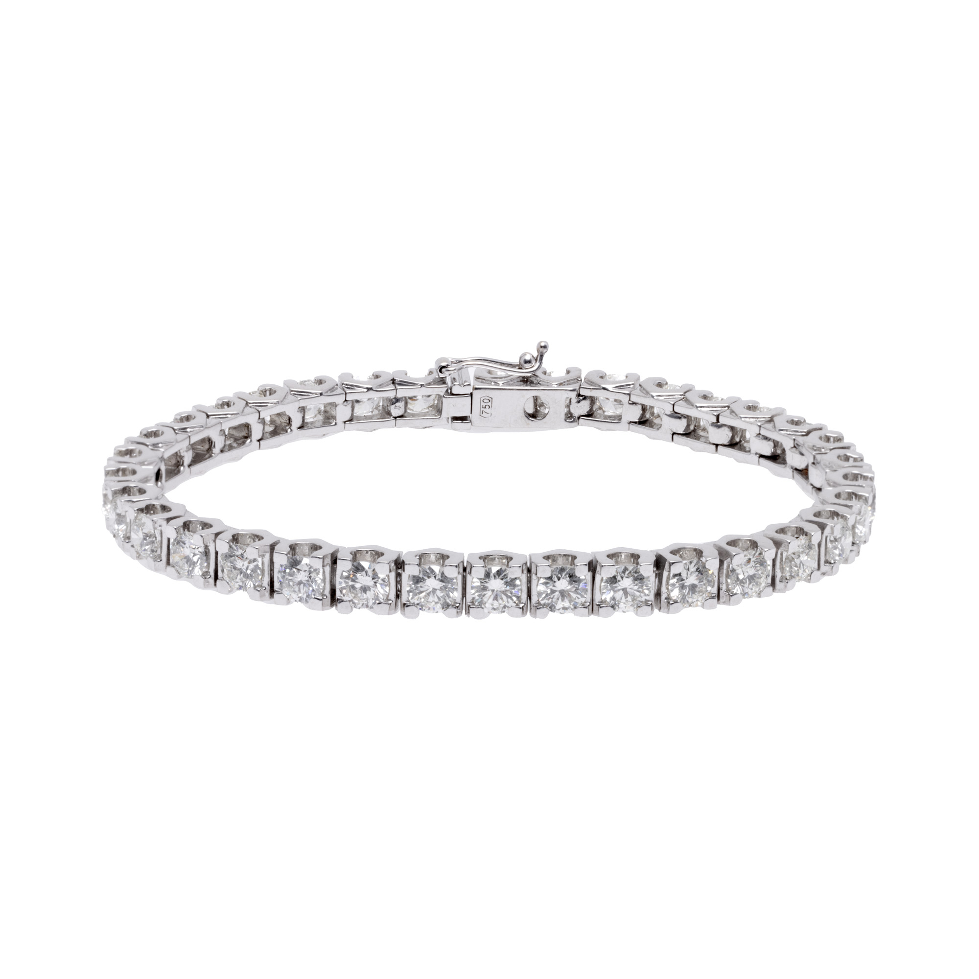 White gold tennis bracelet, decorated with natural diamonds