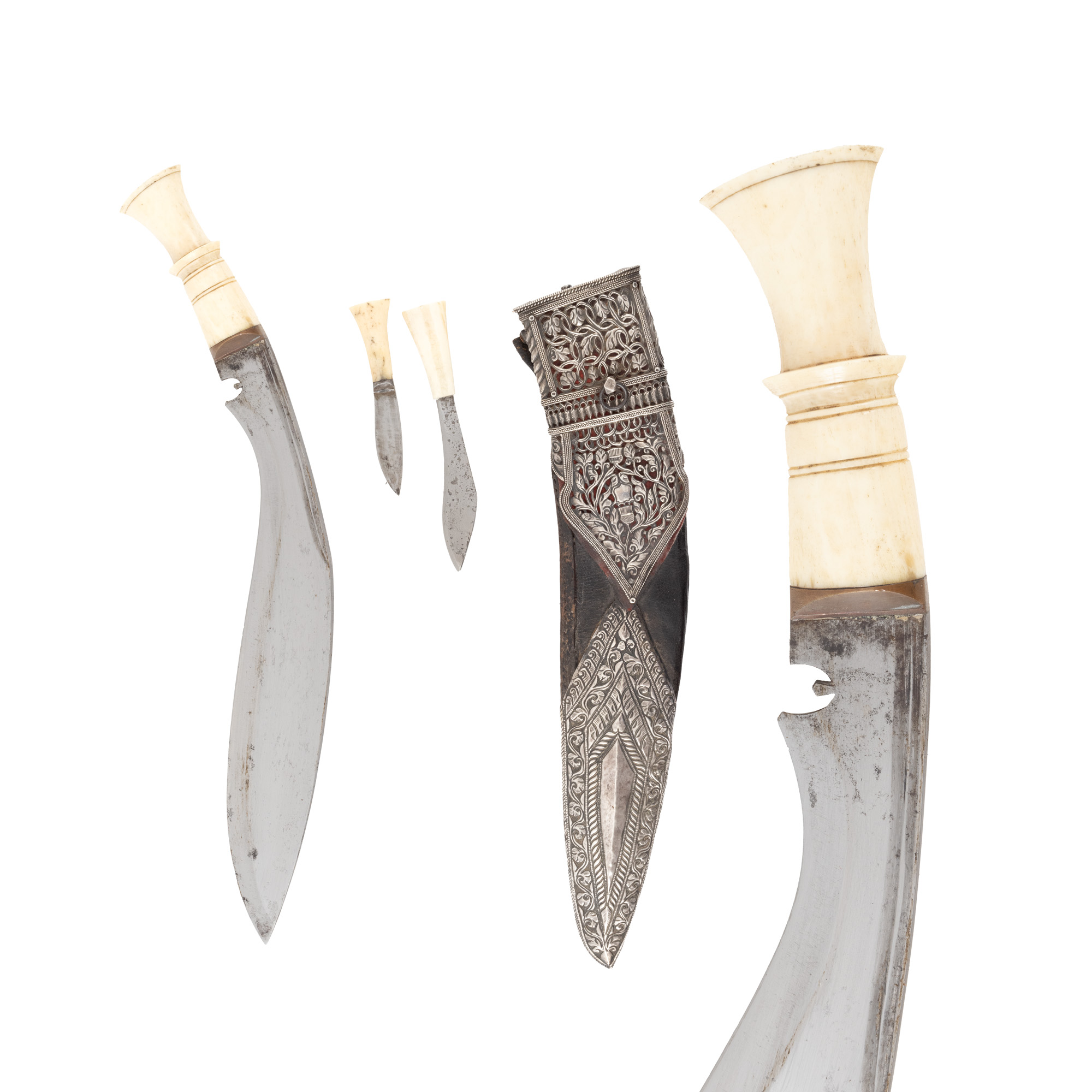 Kukri nepalez, cu teaca cu armături din argint, cca. 1900