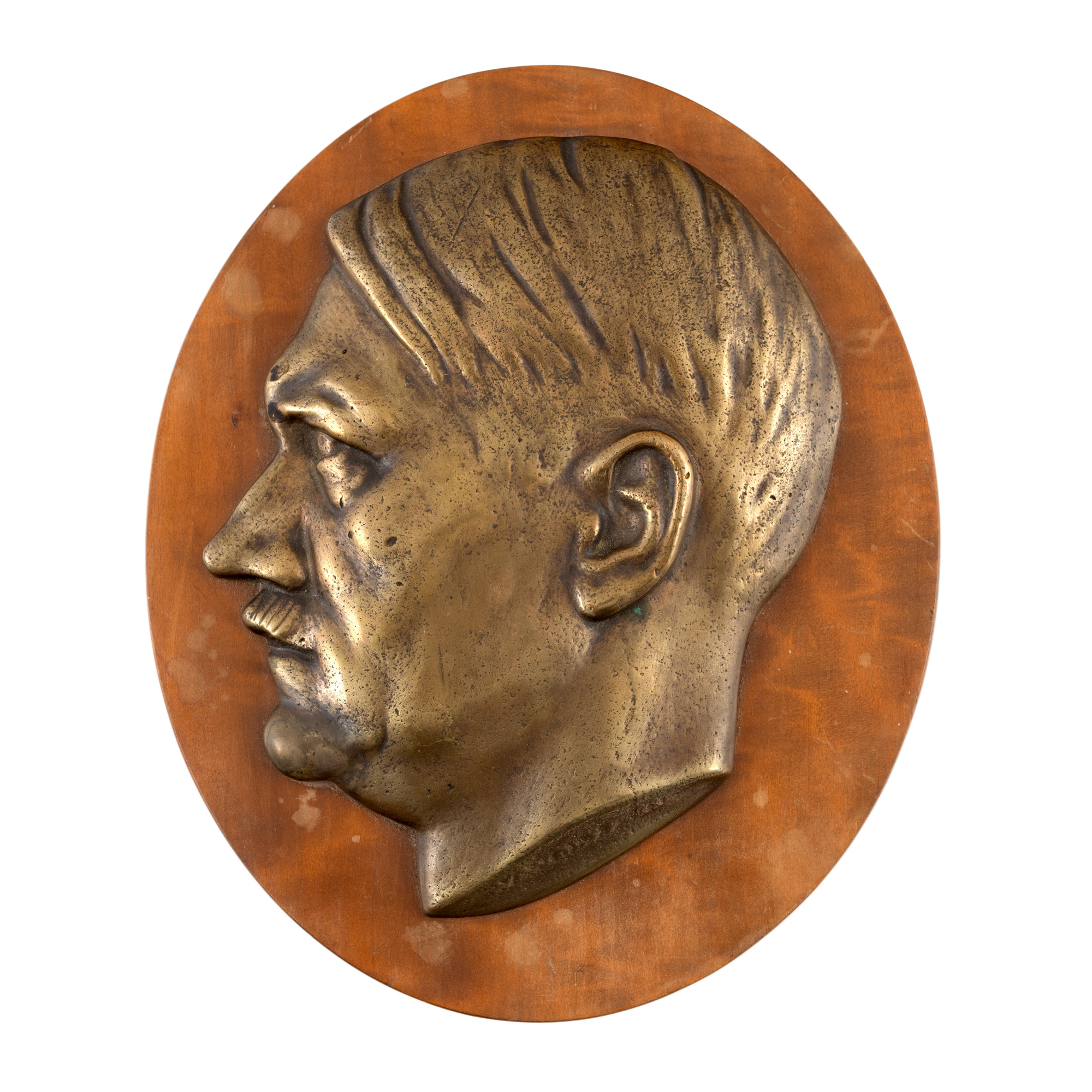 Plachetă de mari dimensiuni, reprezentând portretul "oficial" al lui Adolf Hitler, destinat amplasării în instituțiile publice și școlile naziste, sculptat de Walther Wolff, 1935