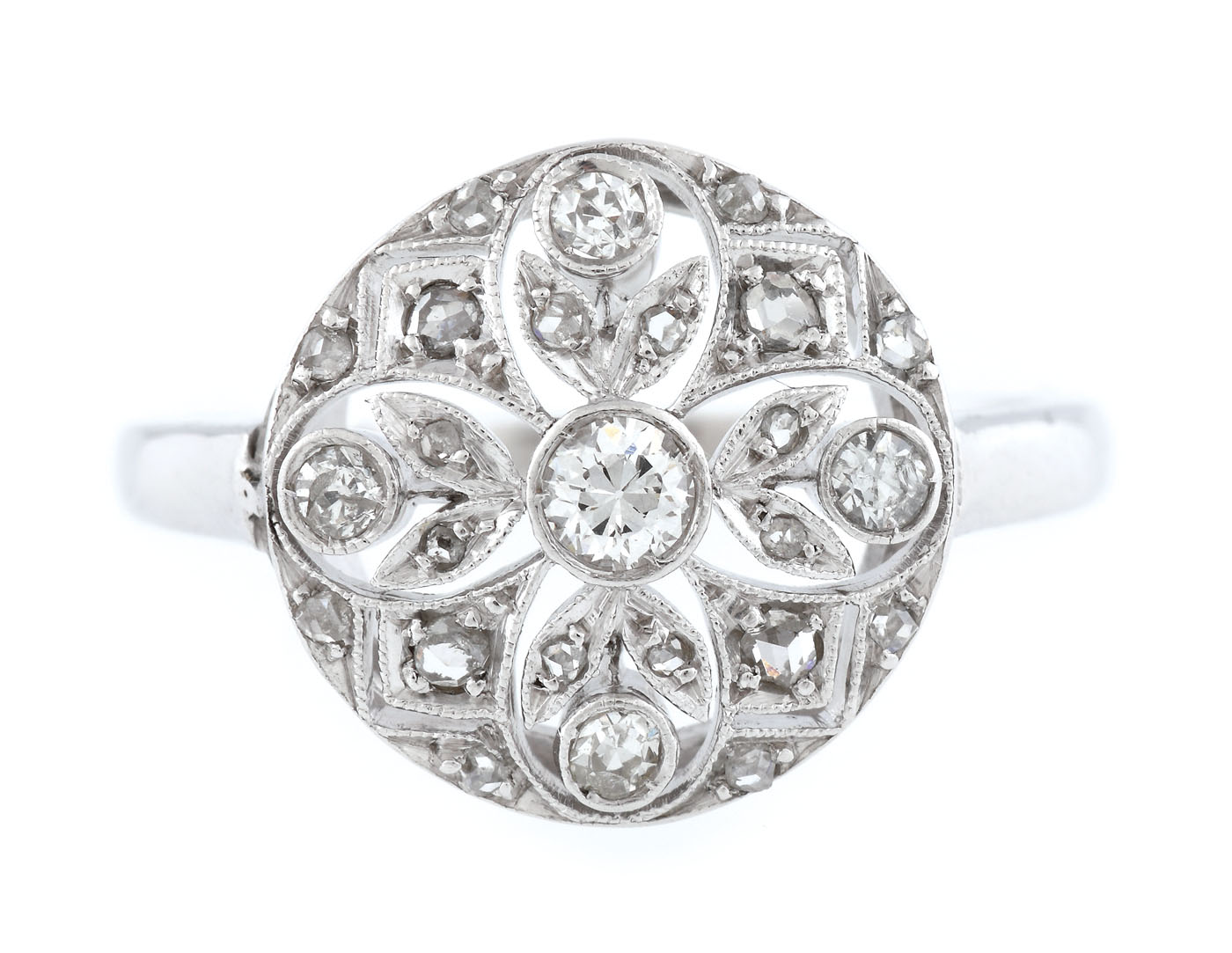 Inel din aur alb, decorat în manieră Edwardiană cu diamante