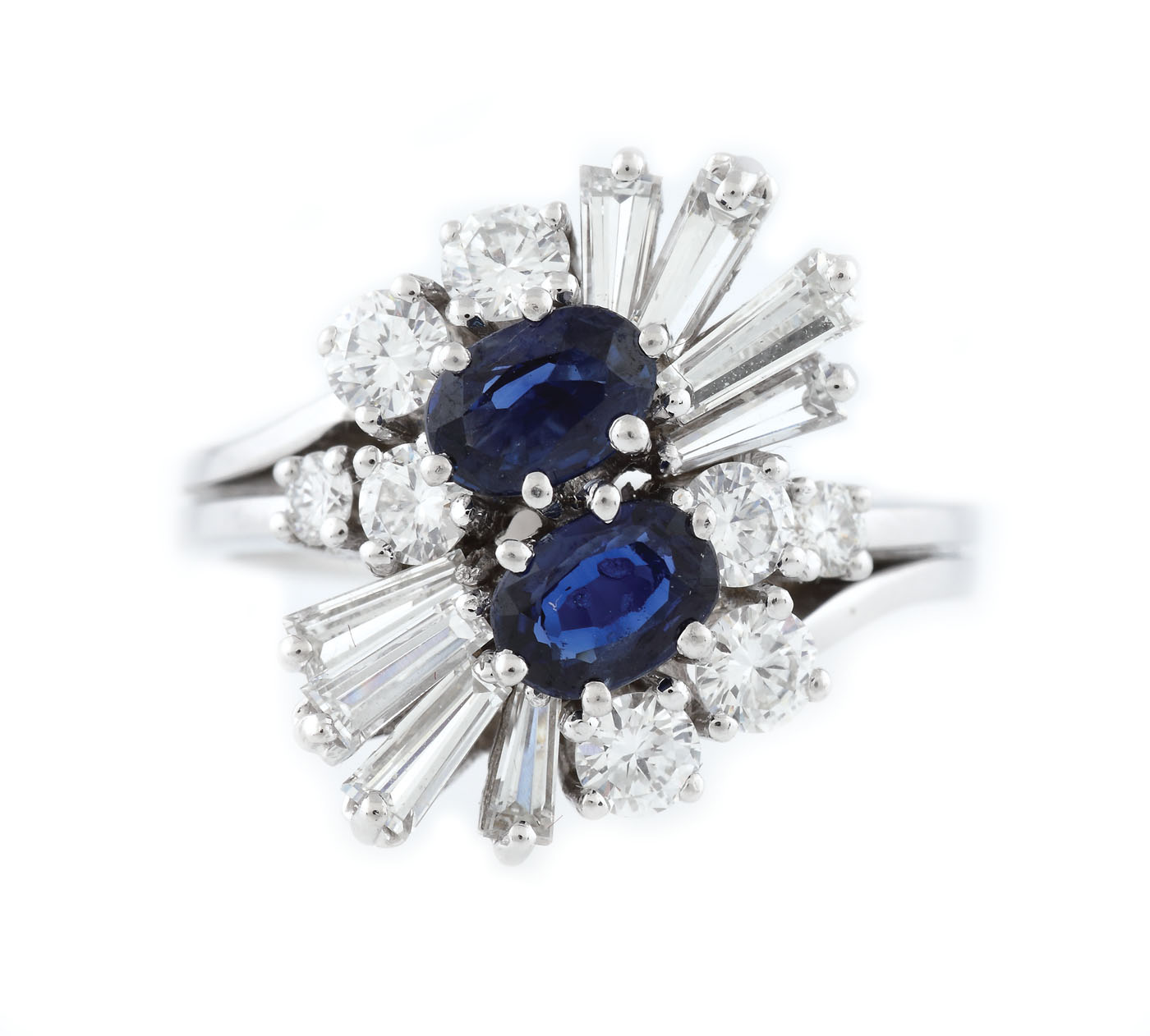 ”Royal ring” - inel din aur alb, decorat cu pereche de safire și diamante
